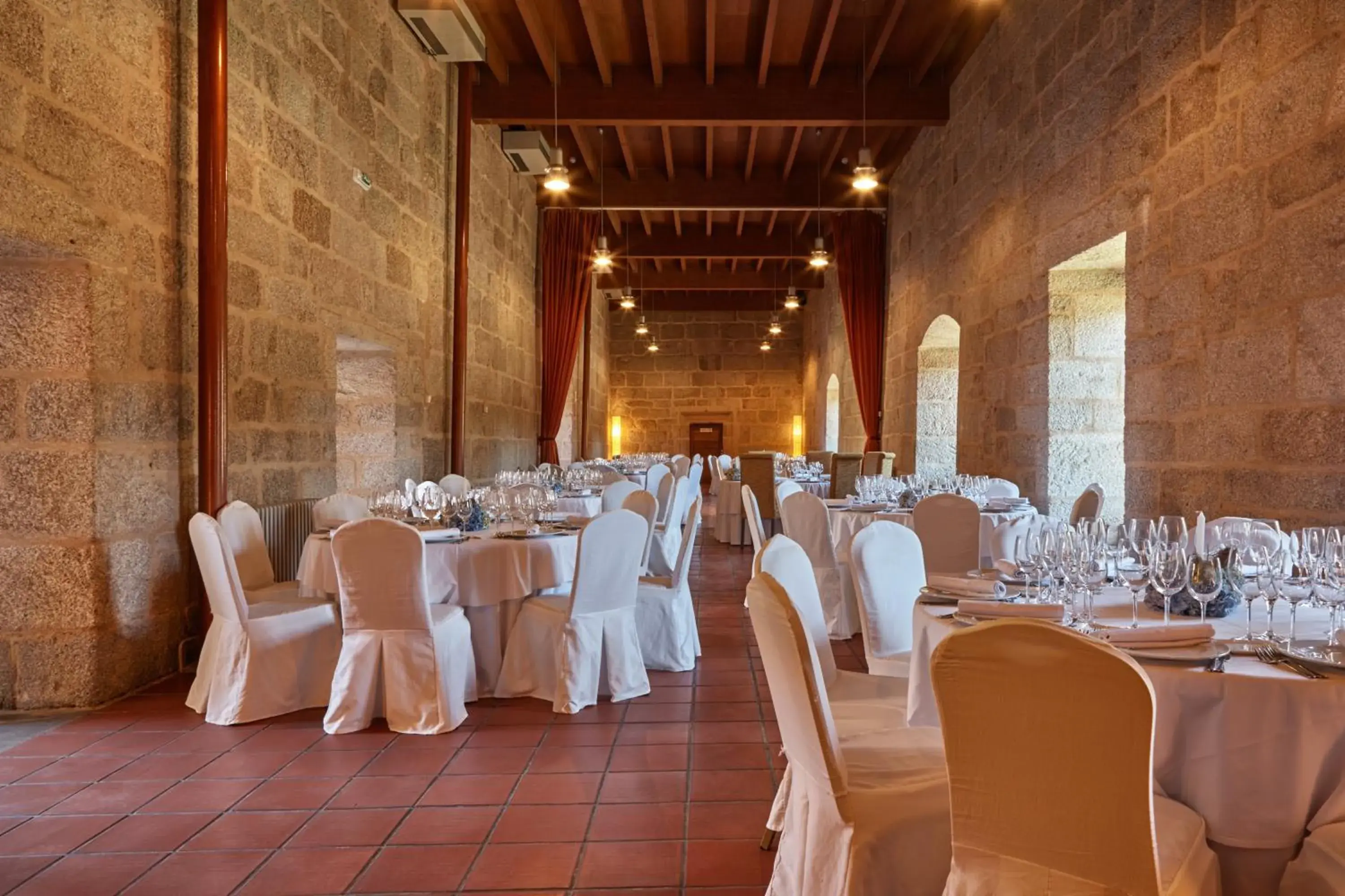 Restaurant/places to eat in Eurostars Monumento Monasterio de San Clodio Hotel Restaurant/places to eat in Eurostars Monumento Monasterio de San Clodio Hotel