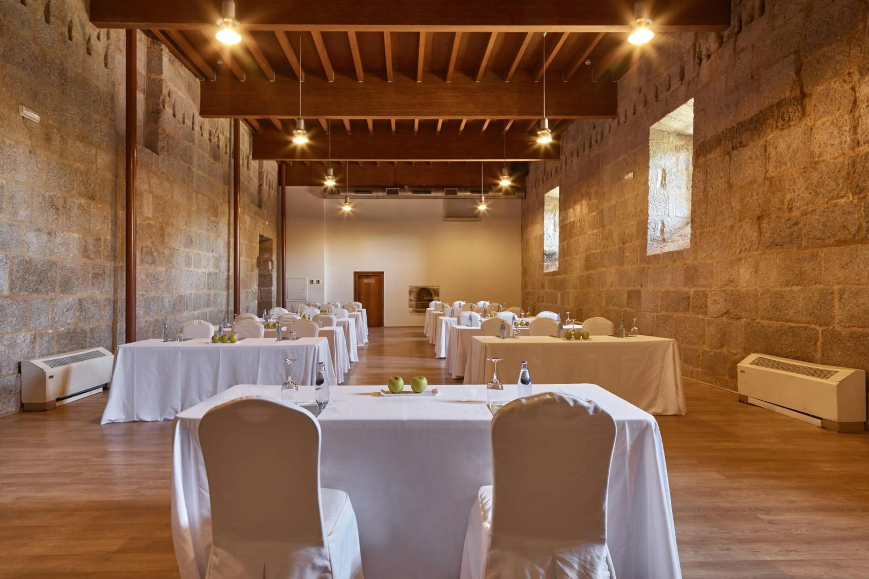 Business facilities in Eurostars Monumento Monasterio de San Clodio Hotel