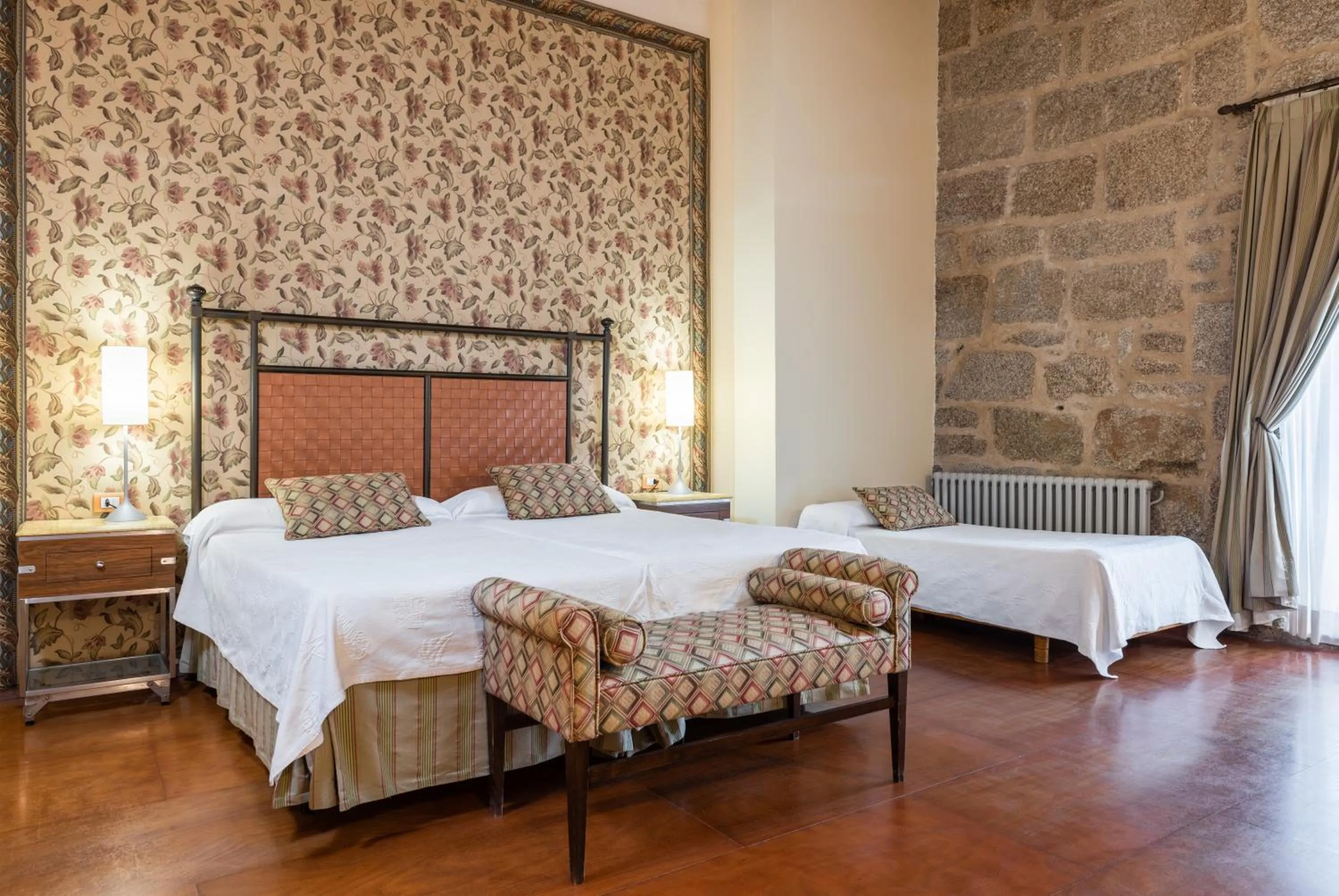 Photo of the whole room, Bed in Eurostars Monumento Monasterio de San Clodio Hotel