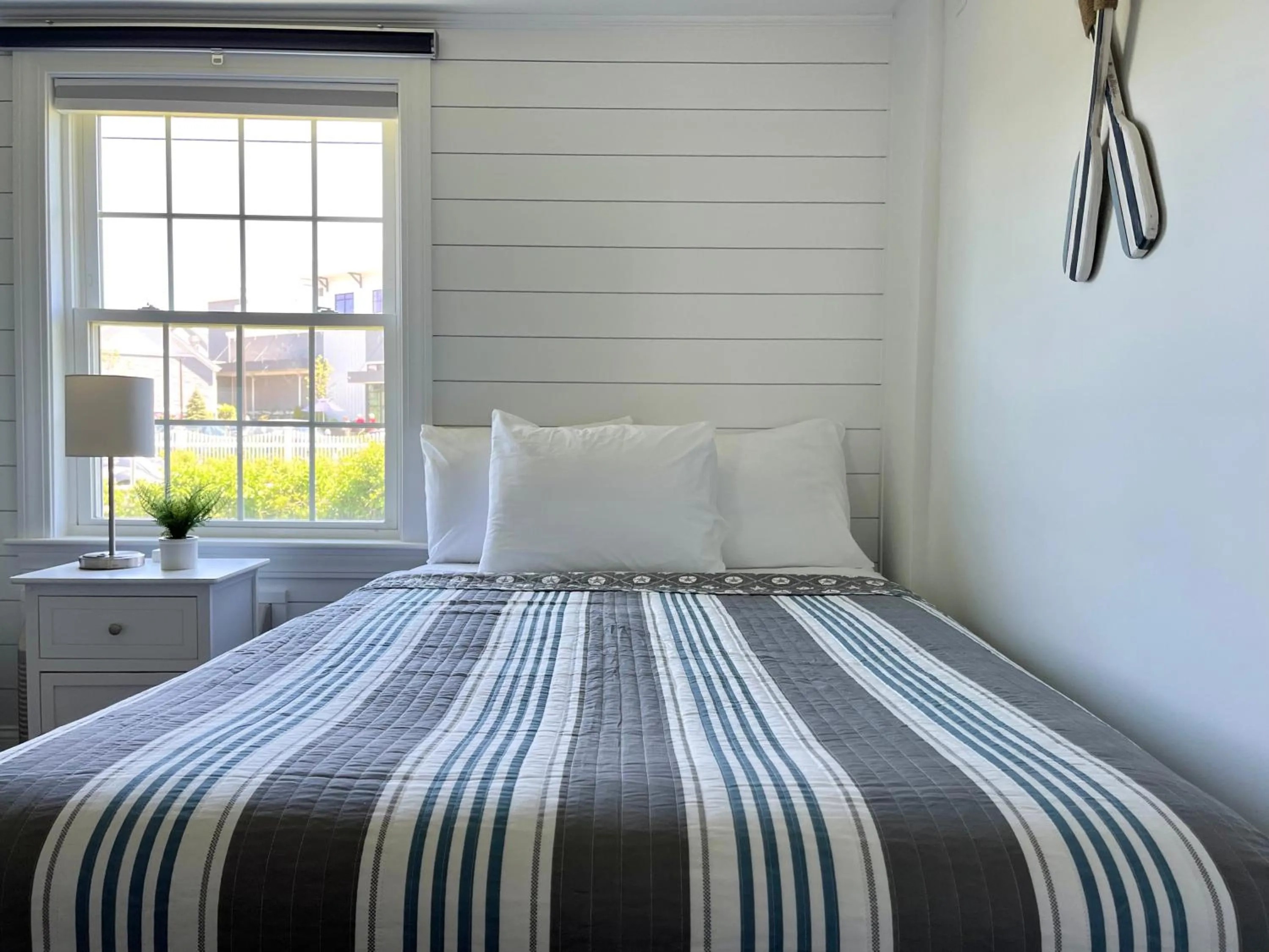 Bedroom, Bed in Kingfisher Oceanside