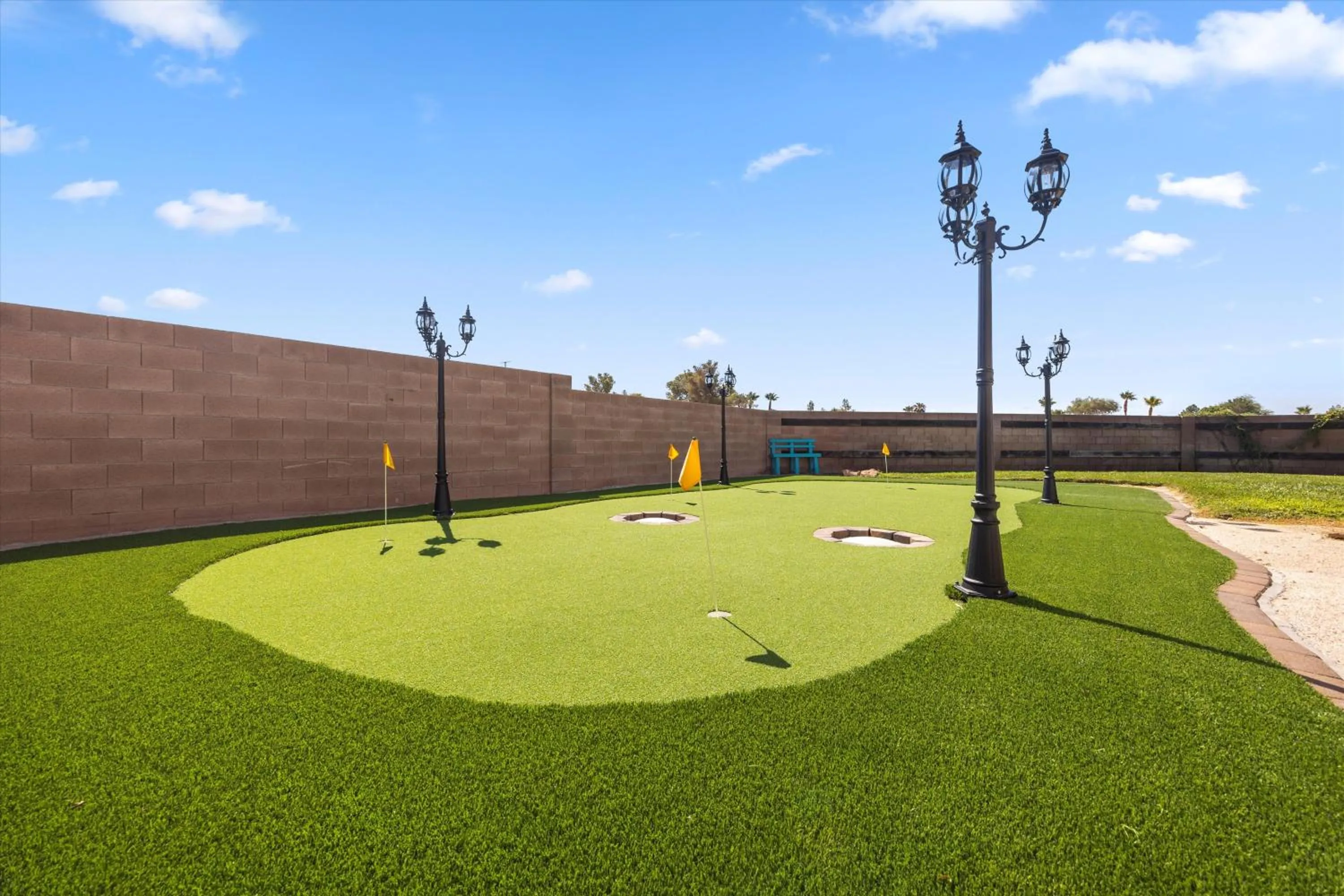 Minigolf in Luxury villa with pool and spa