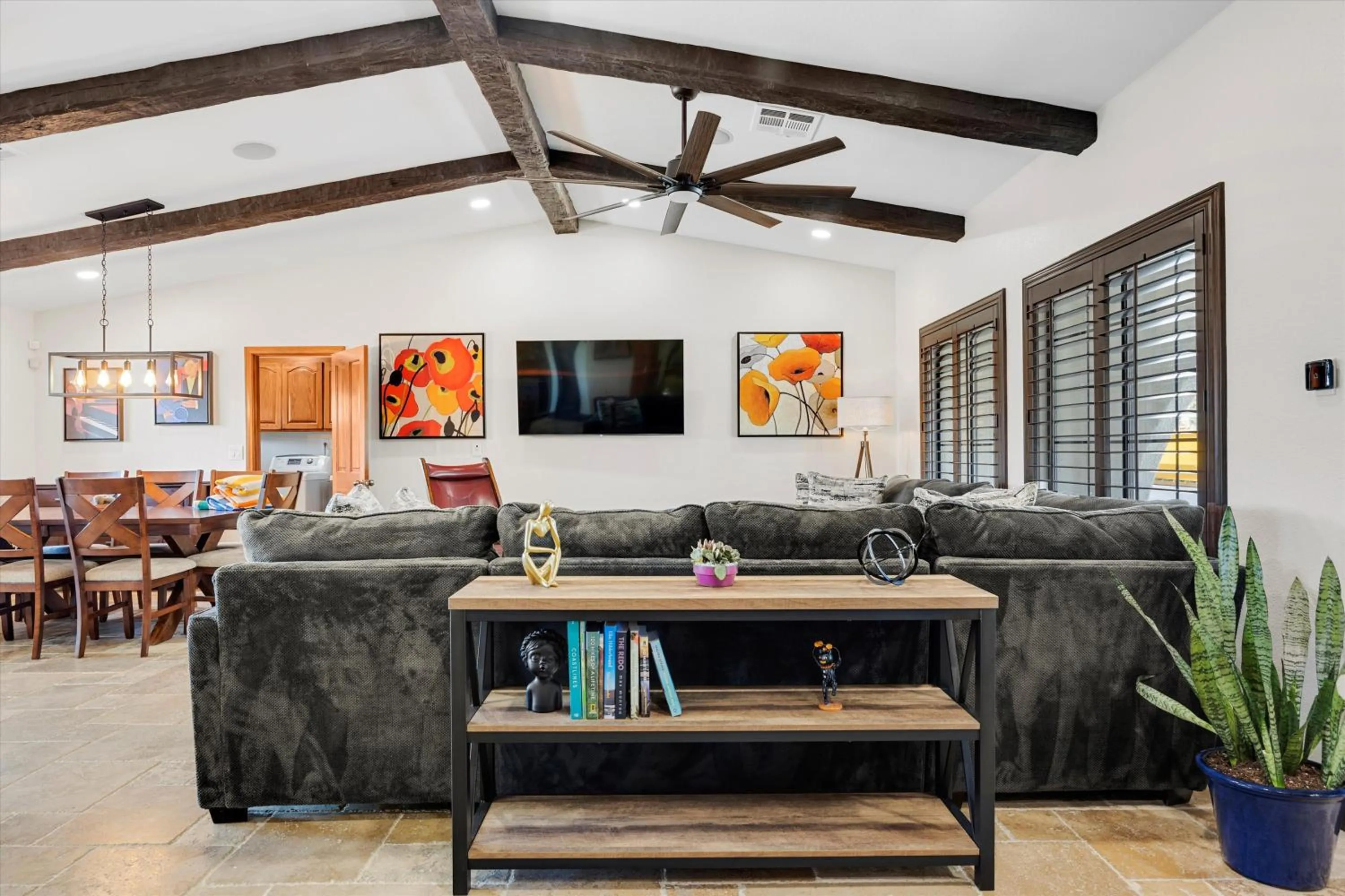 TV and multimedia in Luxury villa with pool and spa