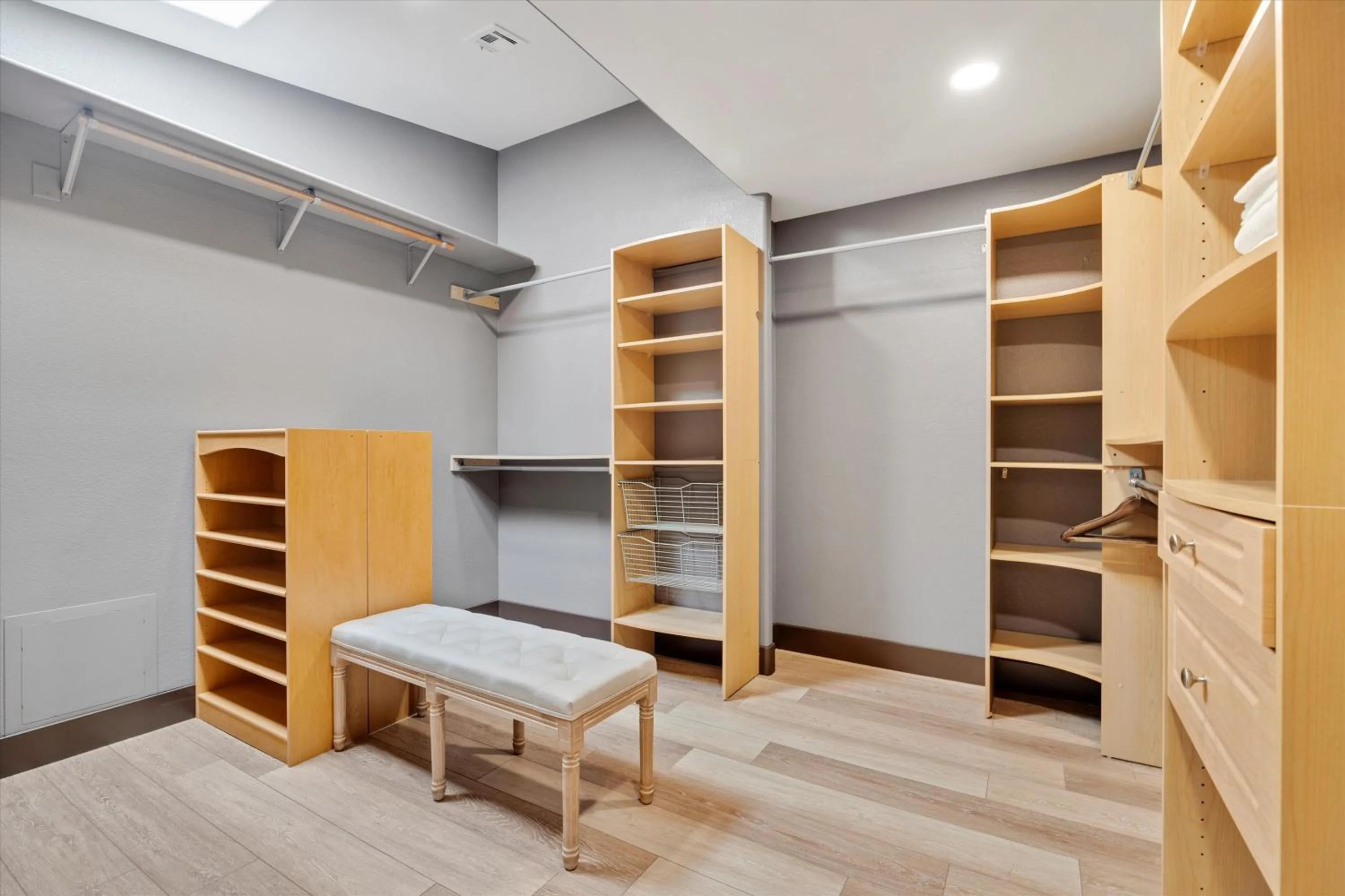 wardrobe in Luxury villa with pool and spa