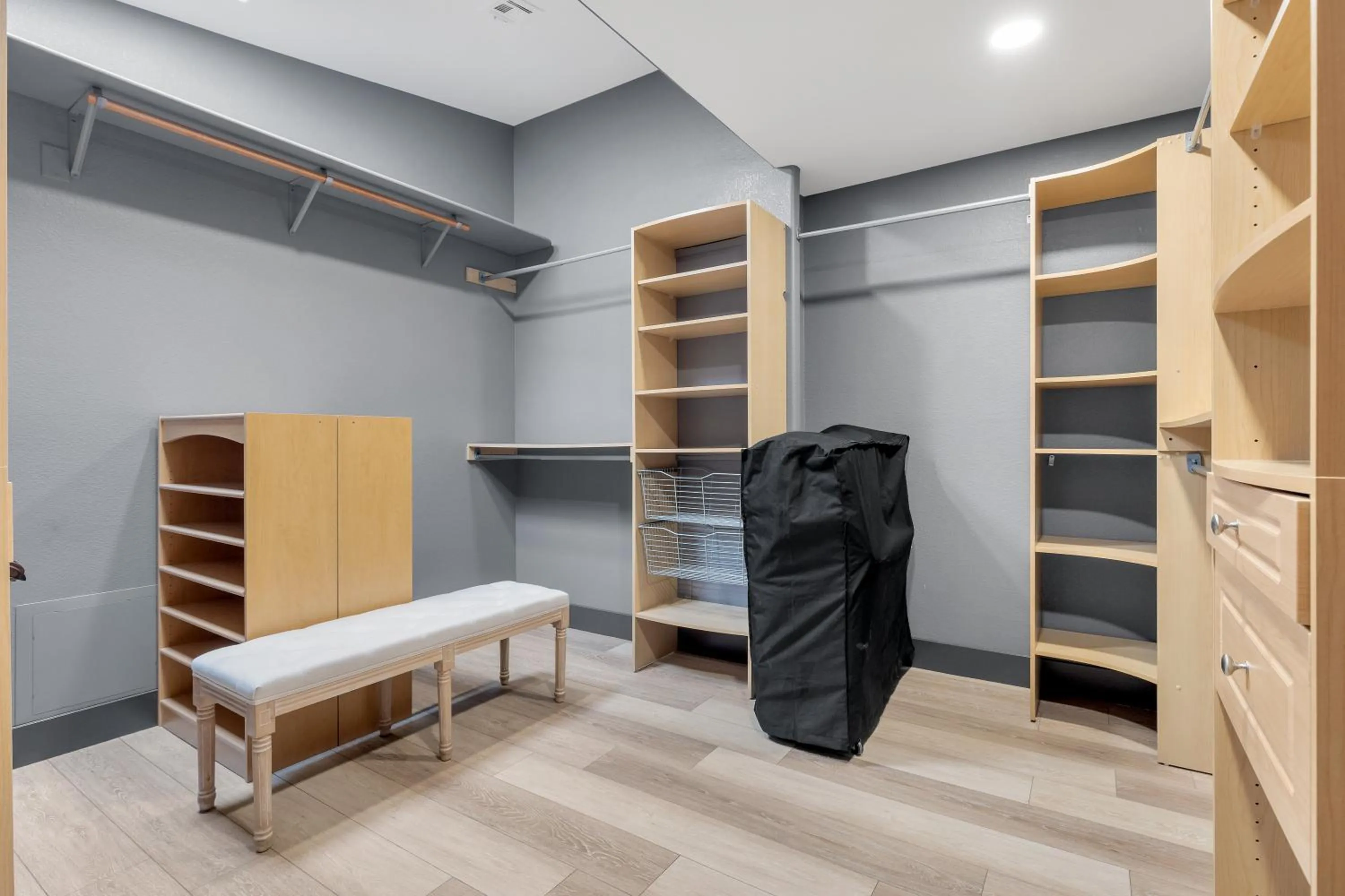 wardrobe in Luxury villa with pool and spa