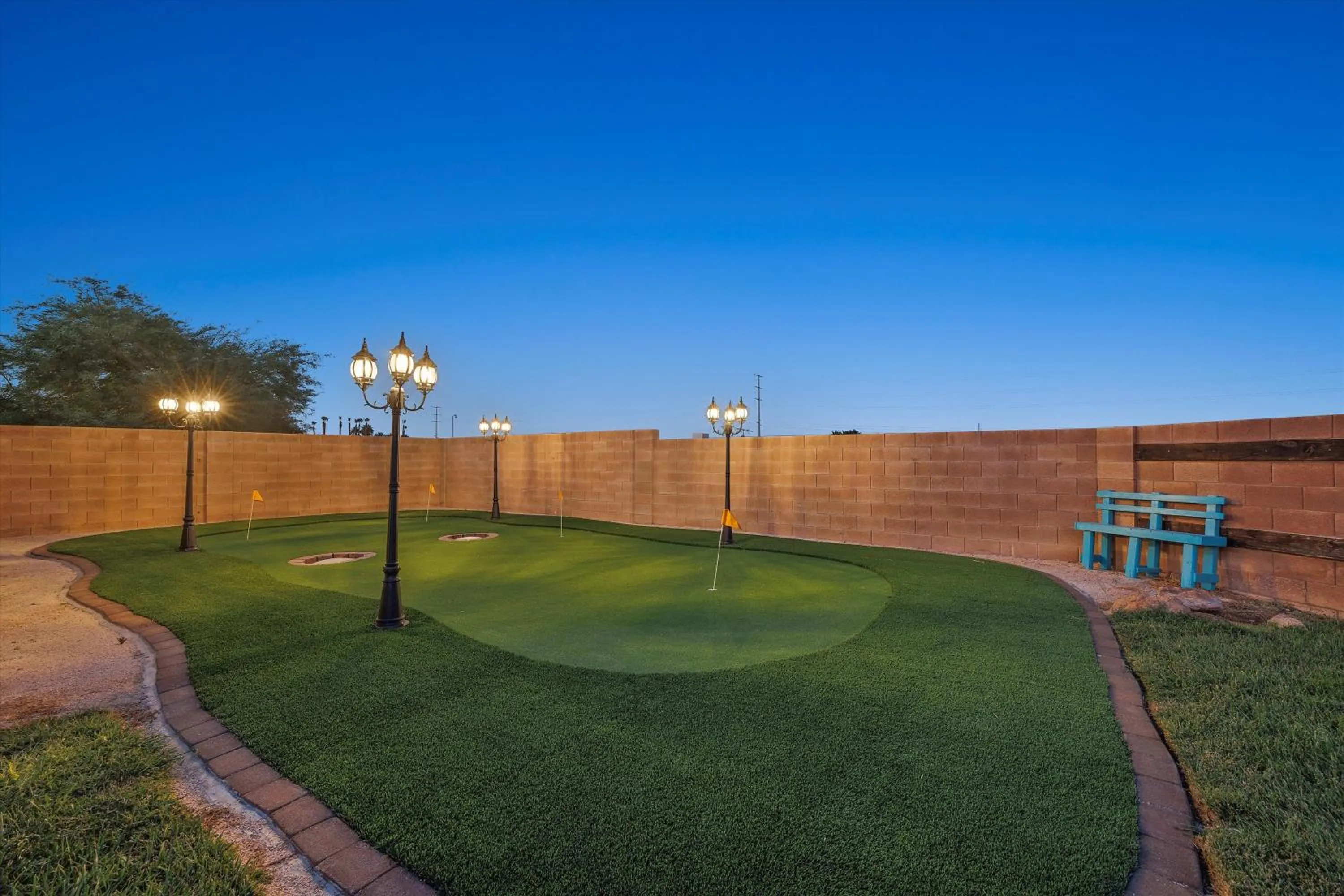 Minigolf in Luxury villa with pool and spa