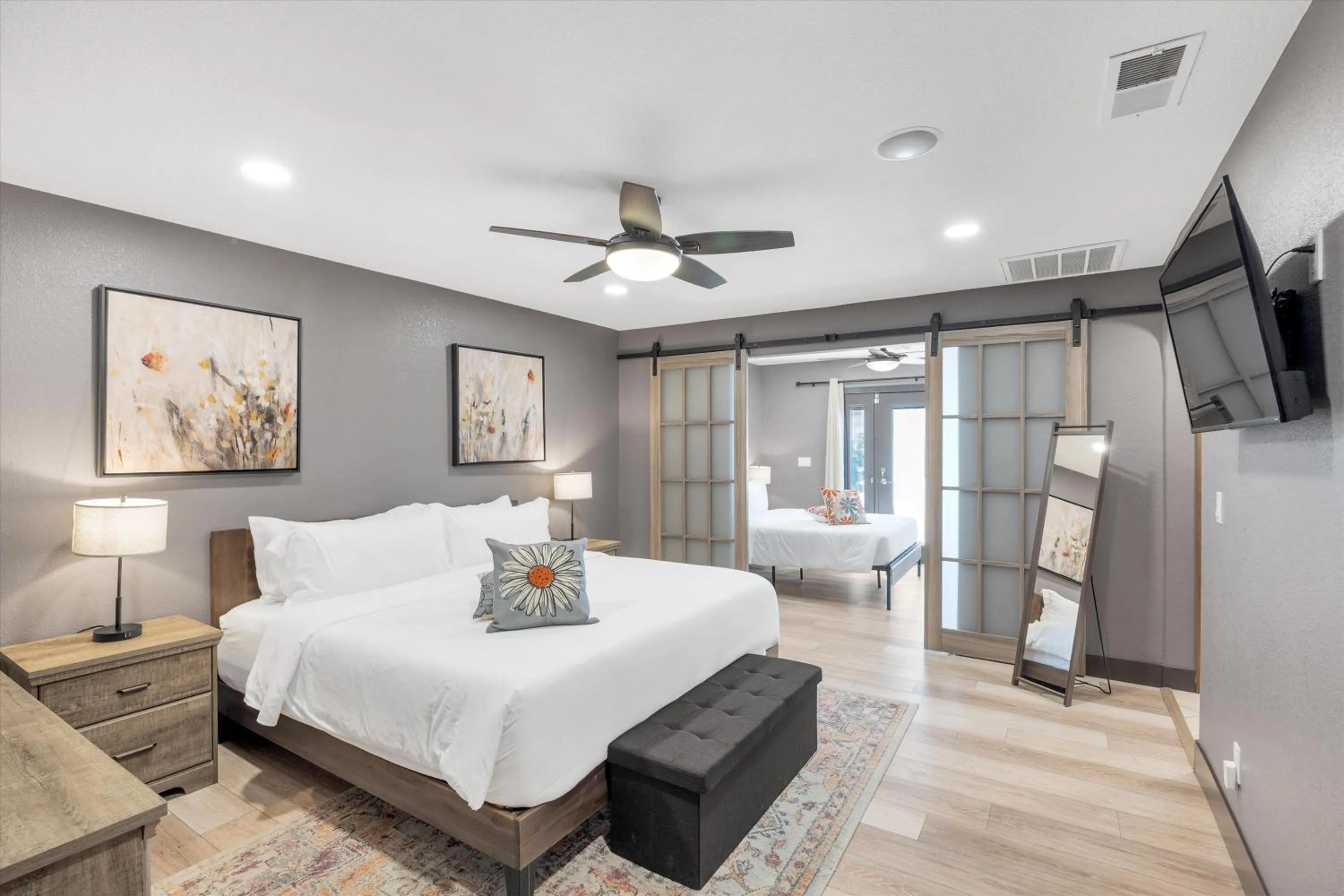 Bed in Luxury villa with pool and spa