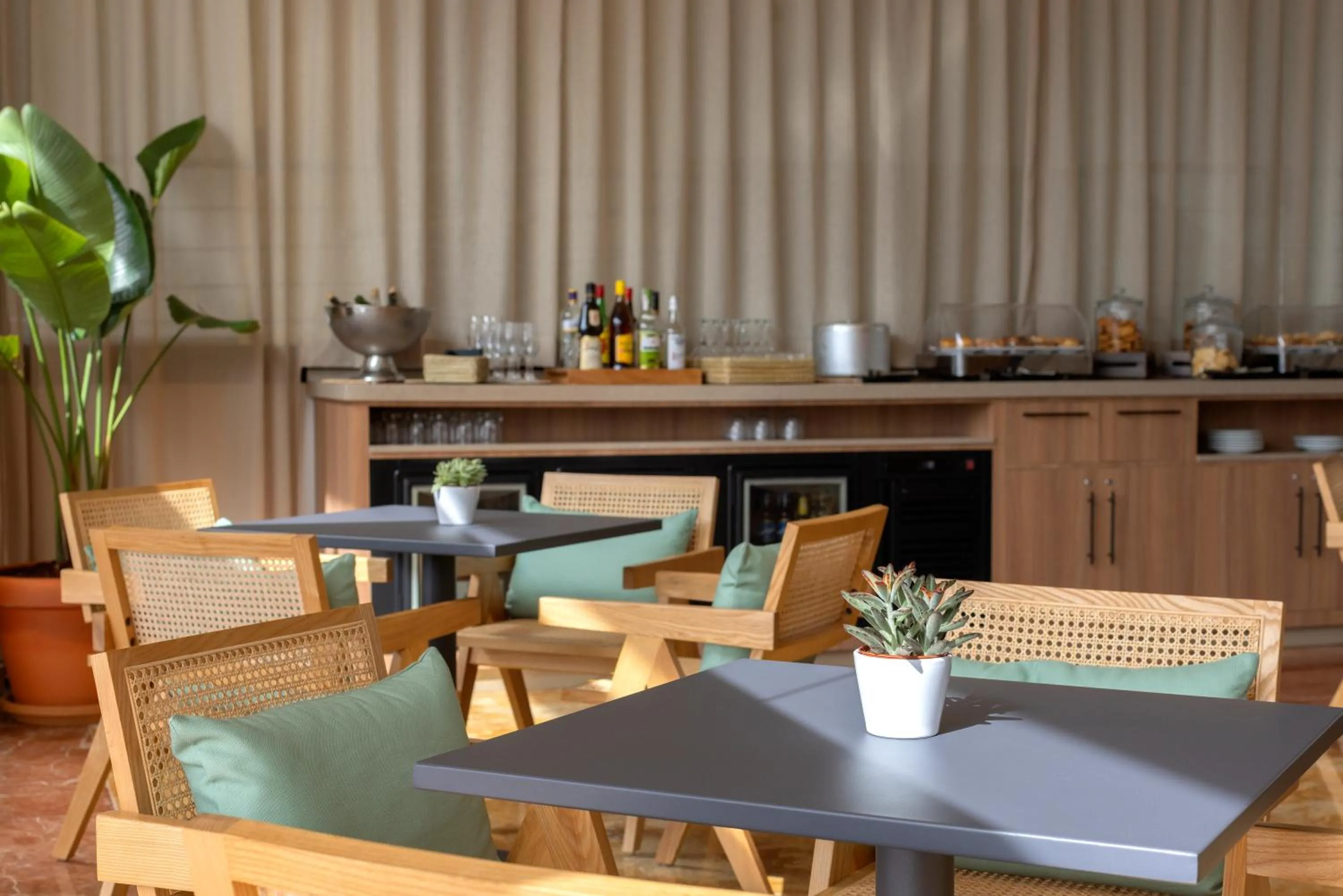 Food and drinks in AluaSoul Costa Adeje - Adults Only