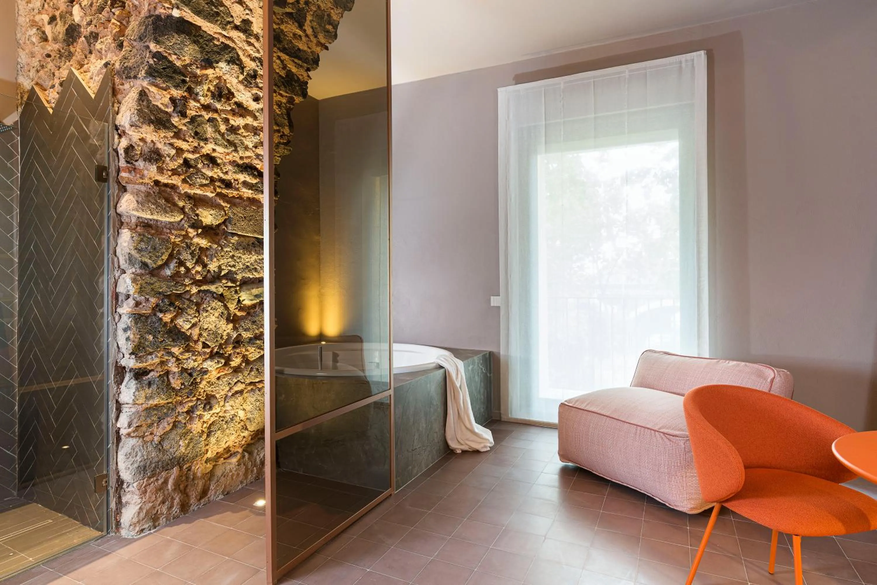 Hot Tub in BASTIÒ PRIVATE SUITES