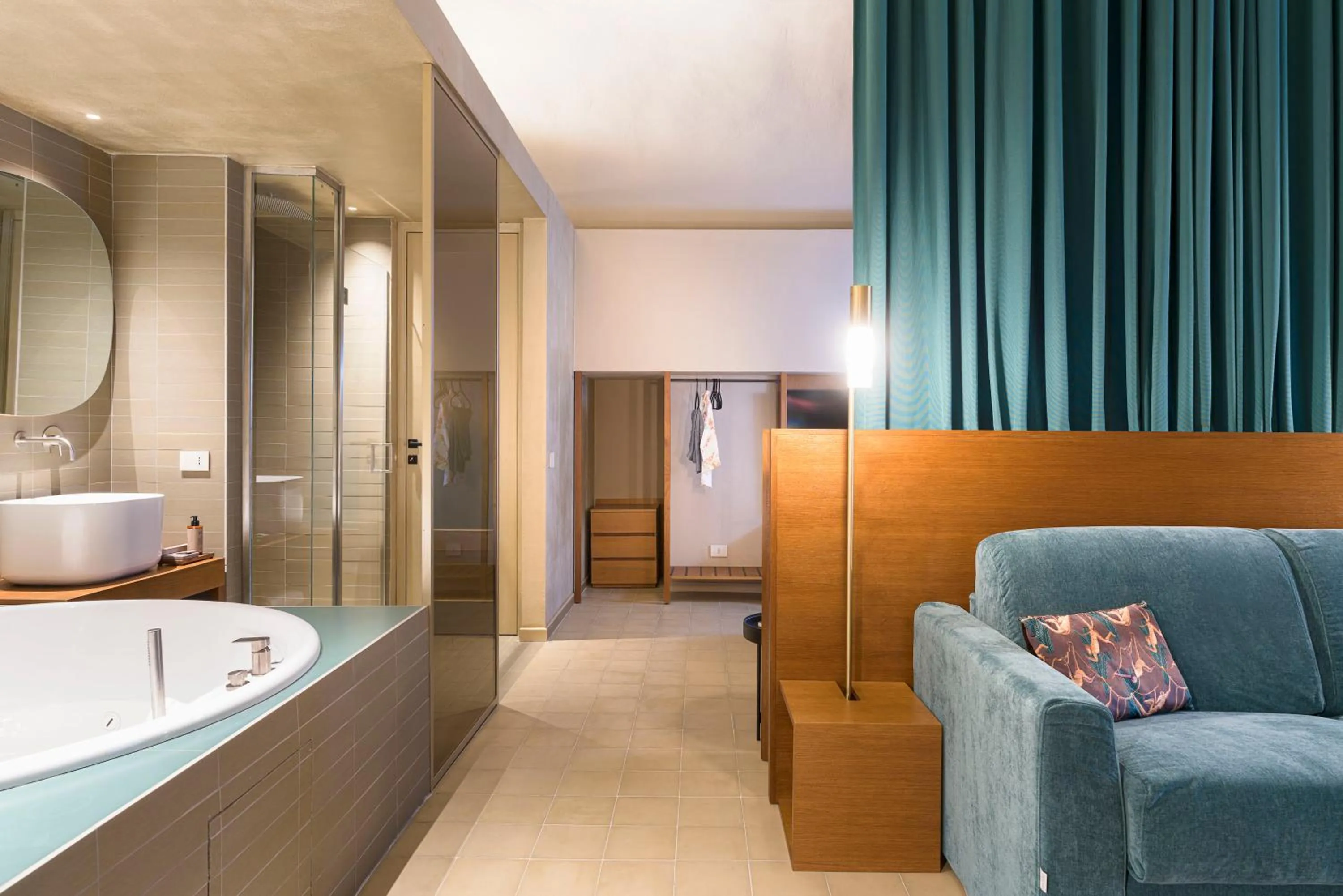 Hot Tub in BASTIÒ PRIVATE SUITES