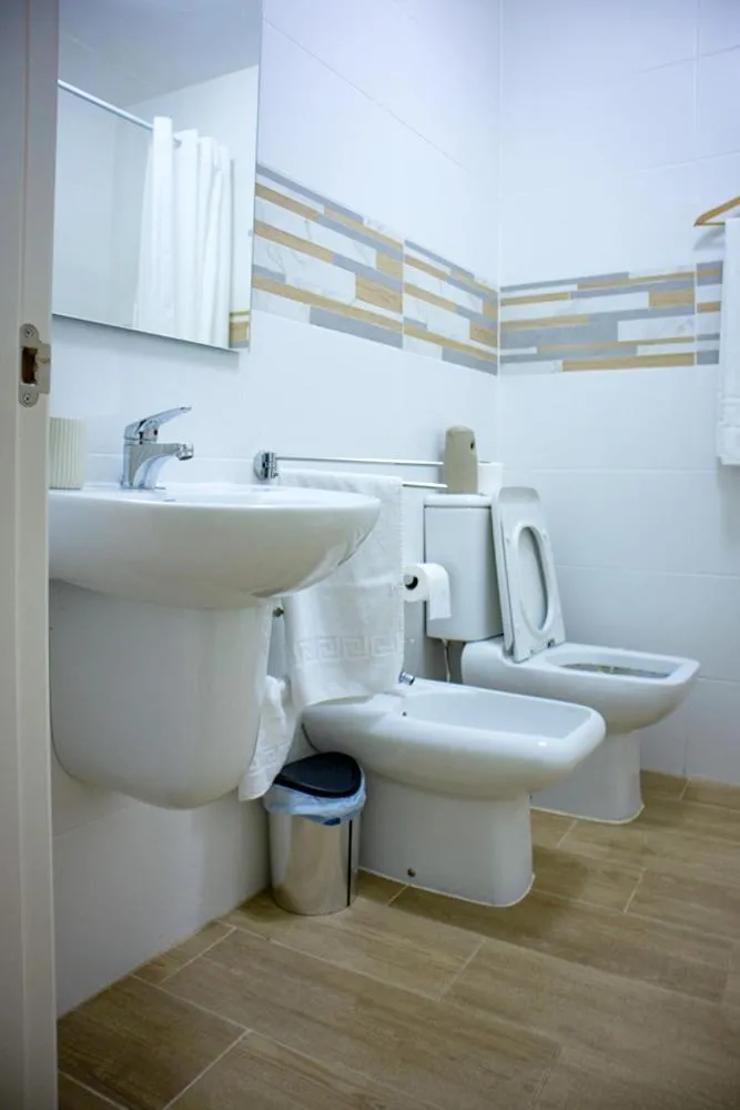 Bathroom in Apartamento "Casa el Sargazo" en Vera Playa con Piscina, Solarium, Wifi y Parking Gratis