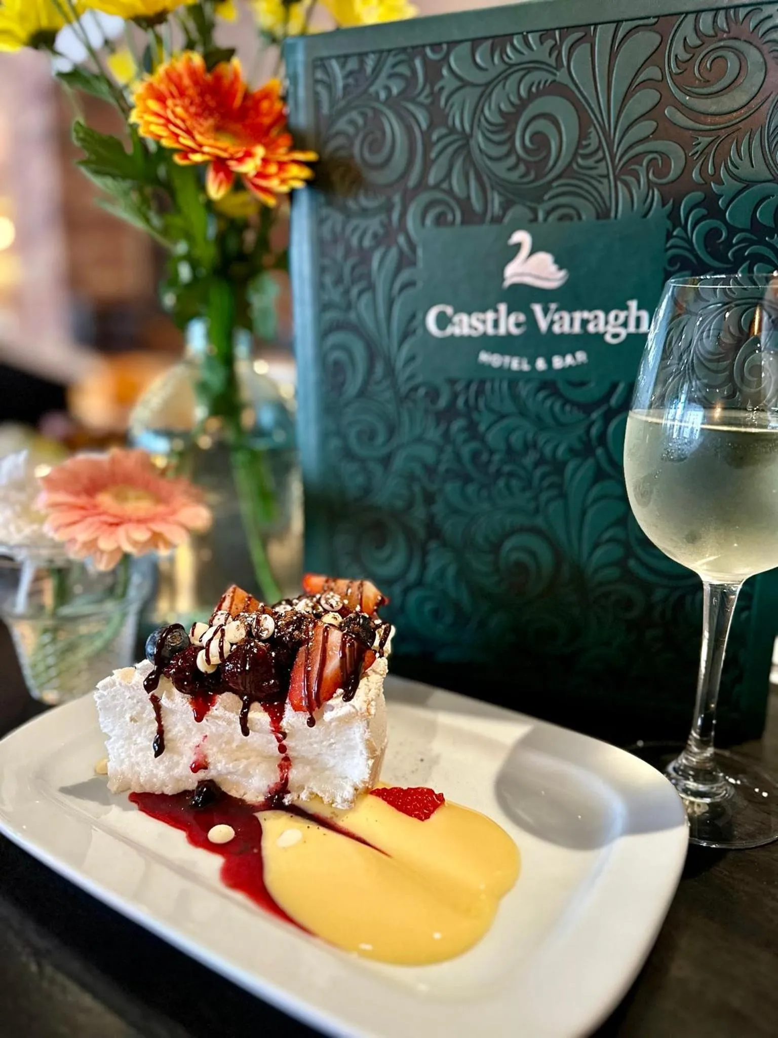 Food and drinks in Castle Varagh Hotel & Bar