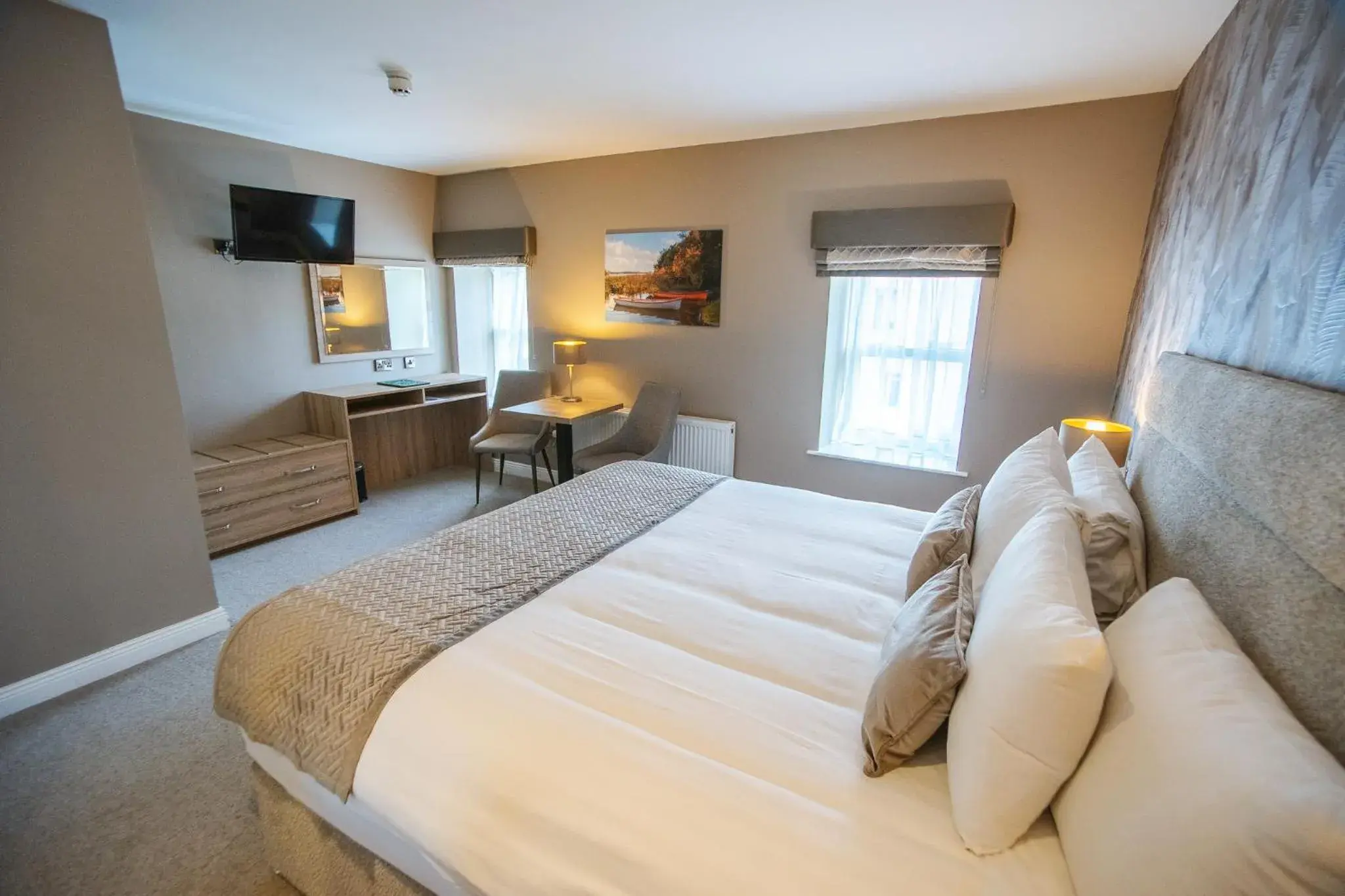 Deluxe King Room in Castle Varagh Hotel & Bar Deluxe King Room in Castle Varagh Hotel & Bar