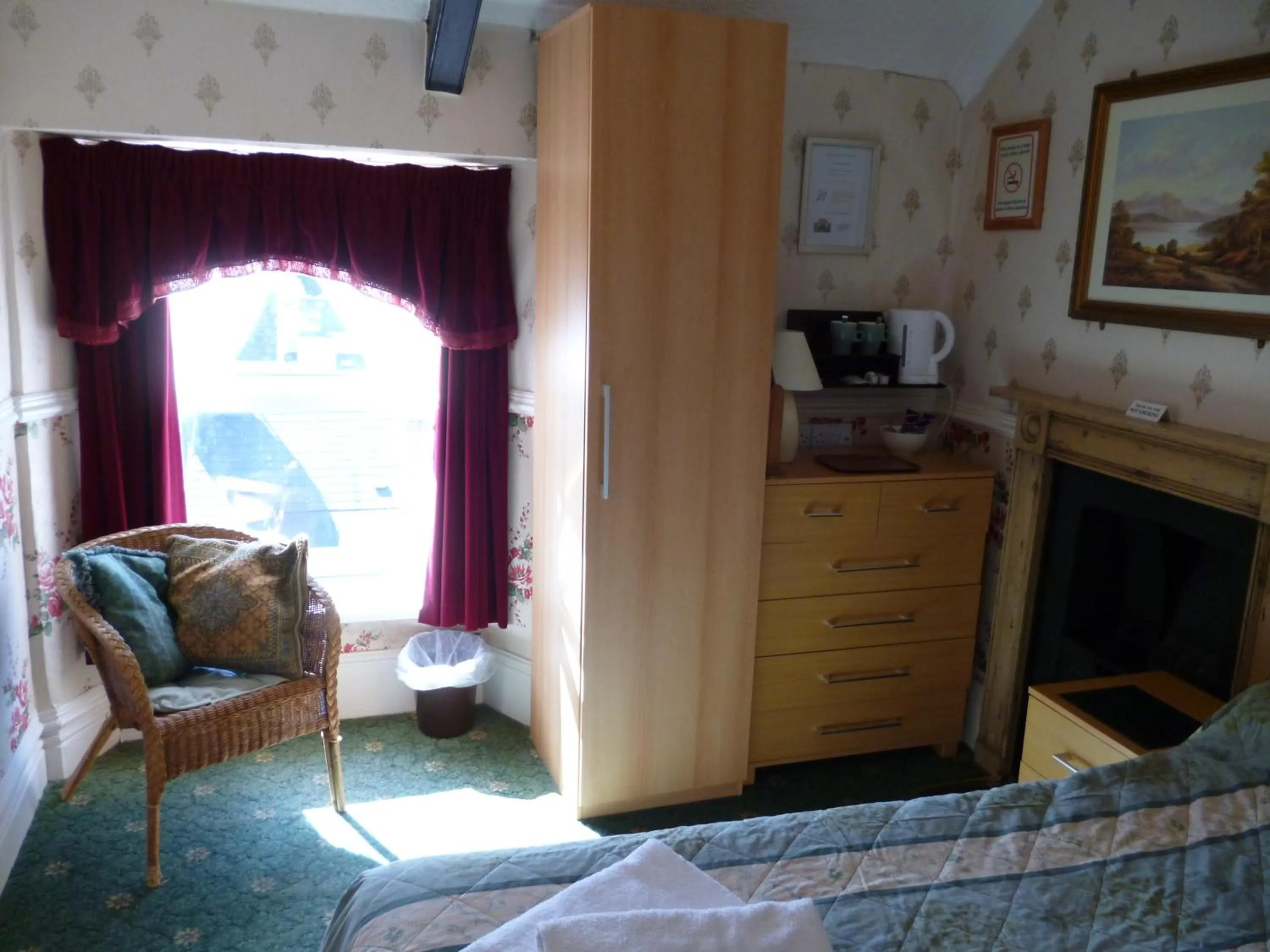 Double Room - Top Floor in Weybourne Guest House