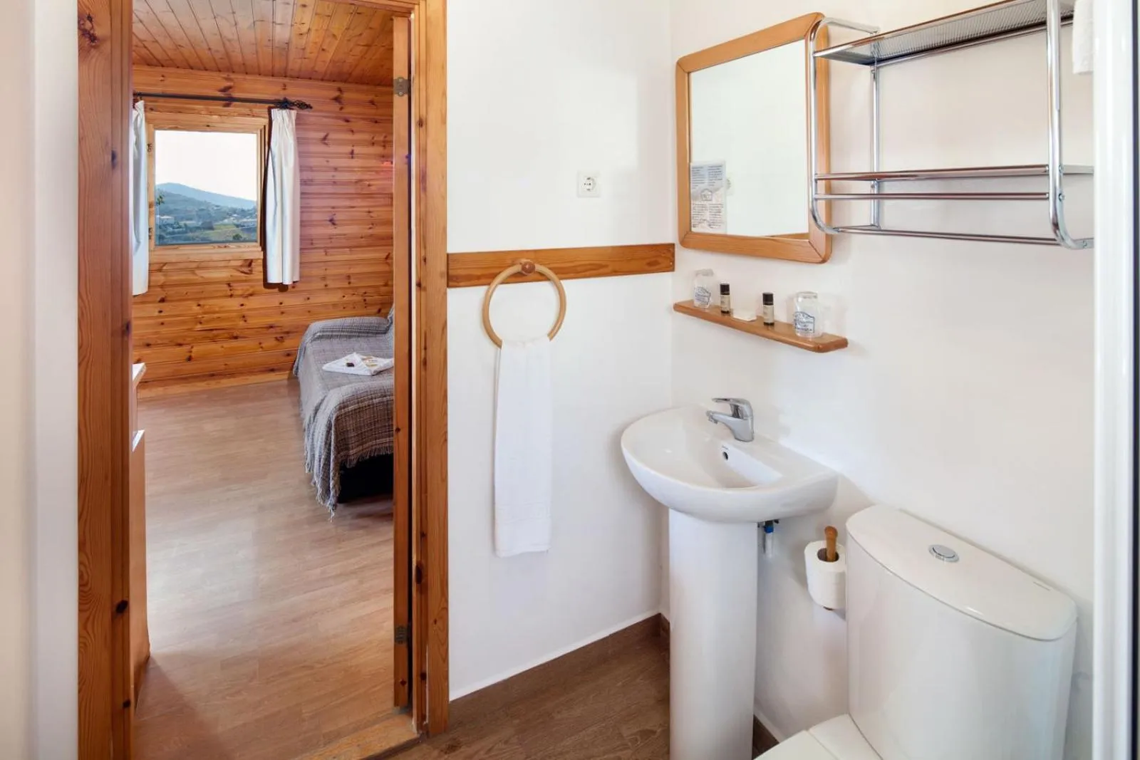 Bathroom in Hotel y Bungalows Balcón de Competa