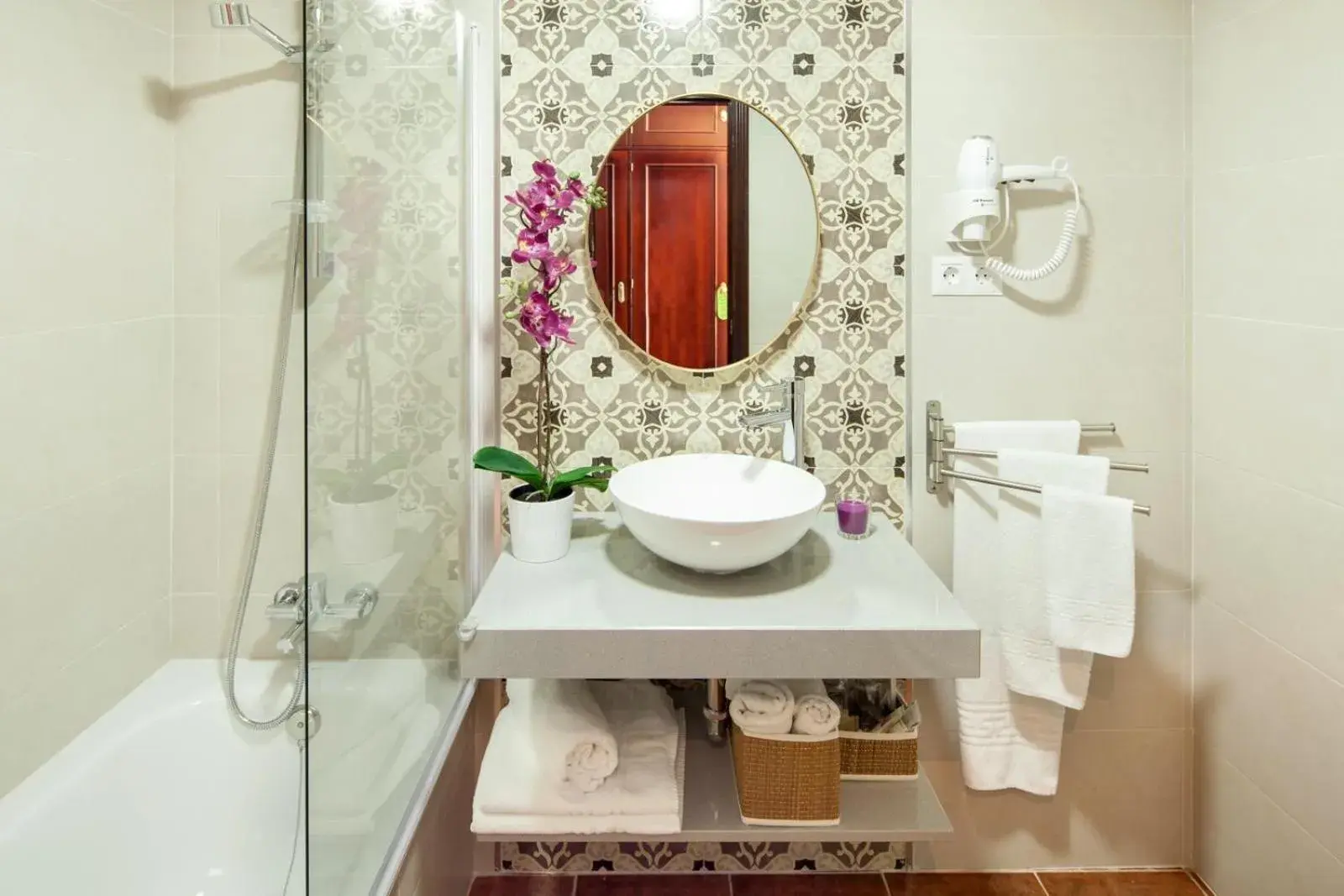 Bathroom in Hotel y Bungalows Balcón de Competa Bathroom in Hotel y Bungalows Balcón de Competa