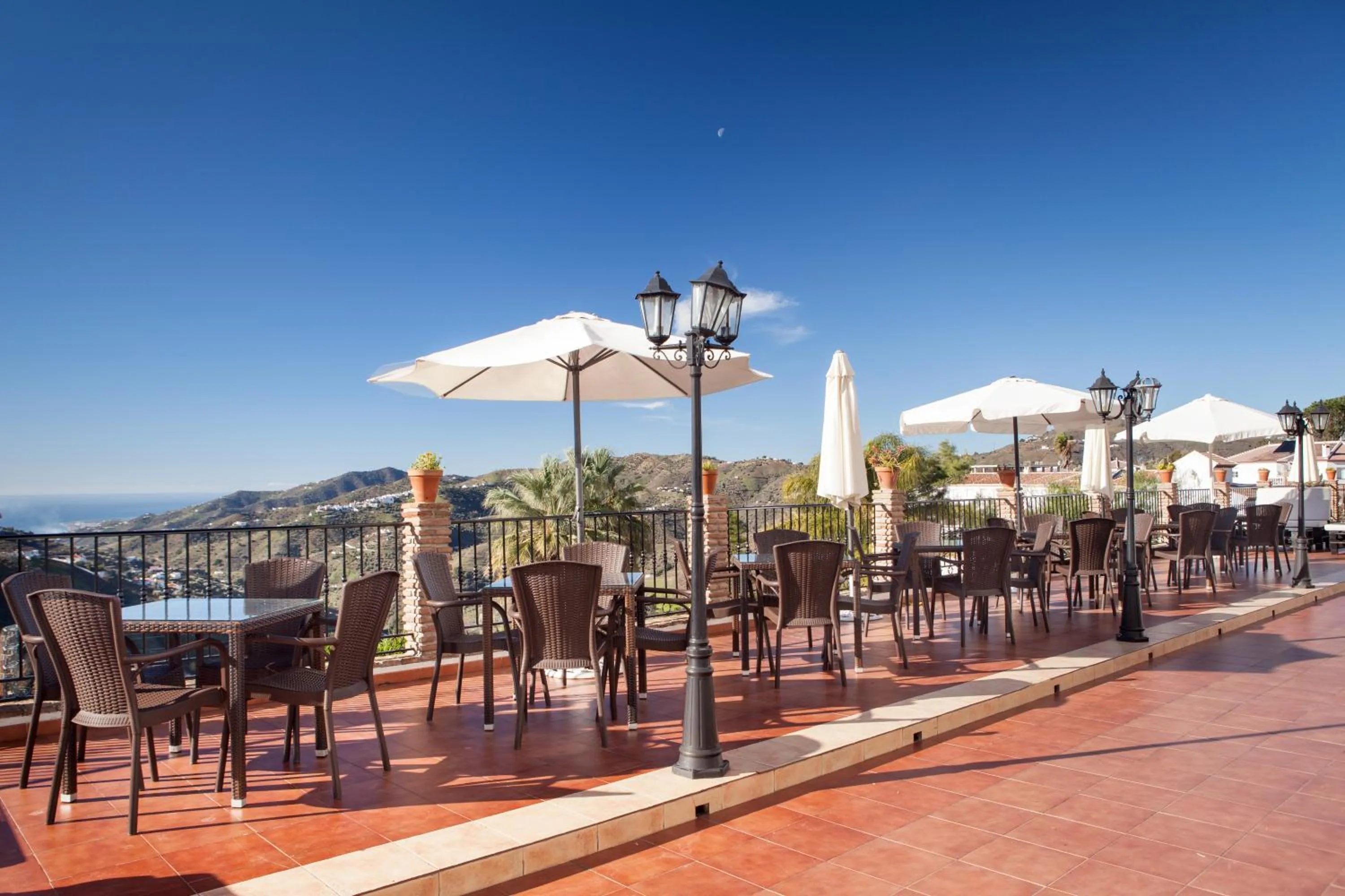 Balcony/Terrace in Hotel y Bungalows Balcón de Competa