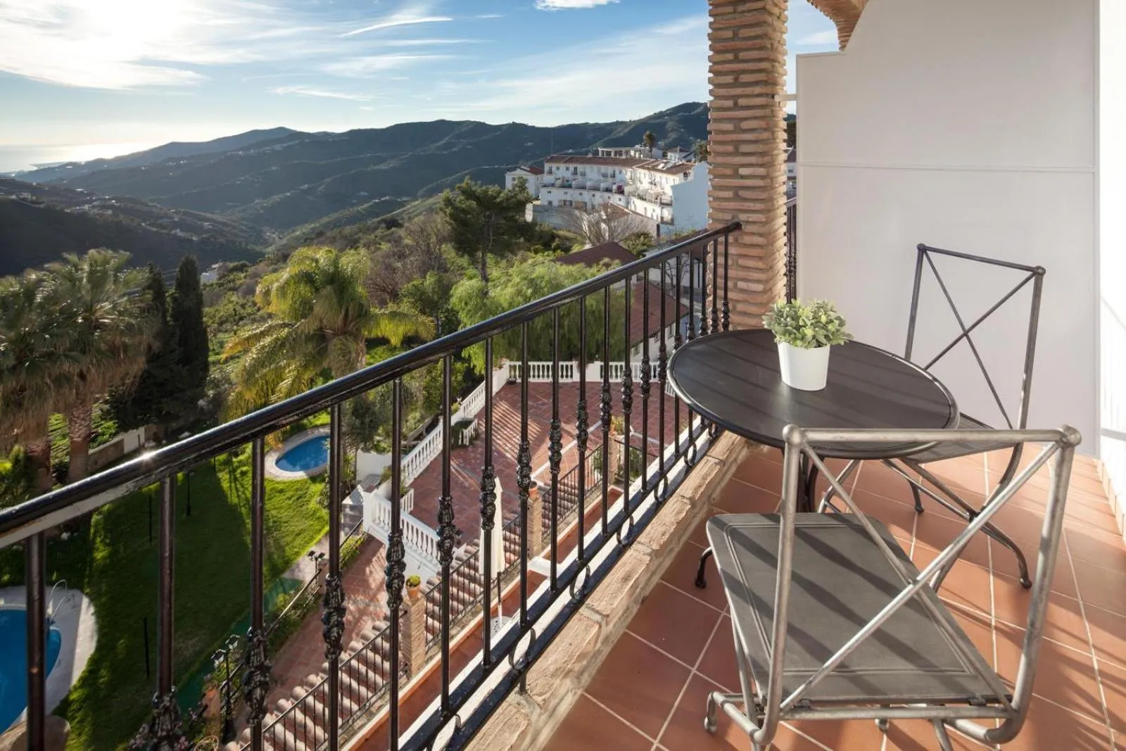 Balcony/Terrace in Hotel y Bungalows Balcón de Competa
