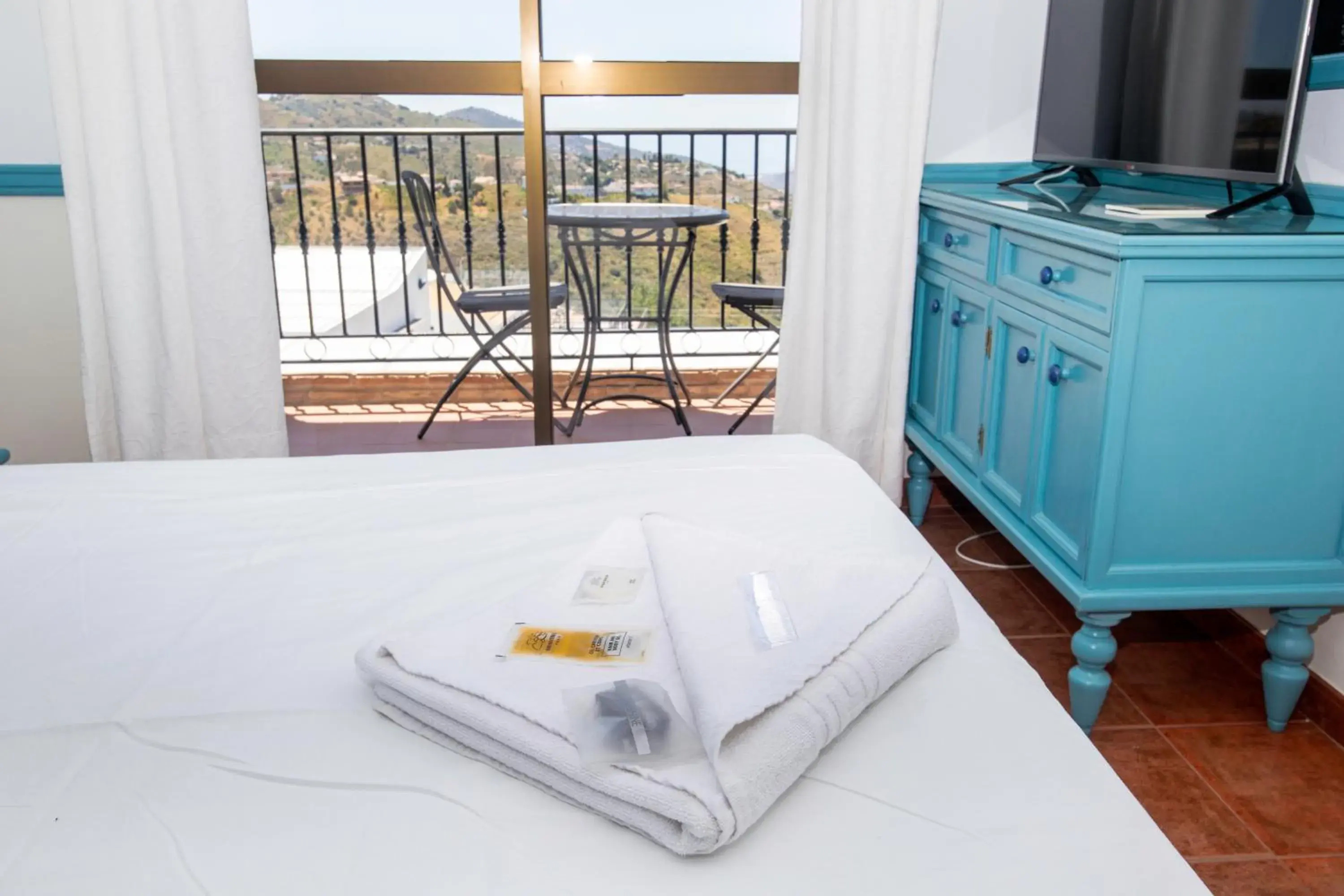 Balcony/Terrace, Bed in Hotel y Bungalows Balcón de Competa Balcony/Terrace, Bed in Hotel y Bungalows Balcón de Competa