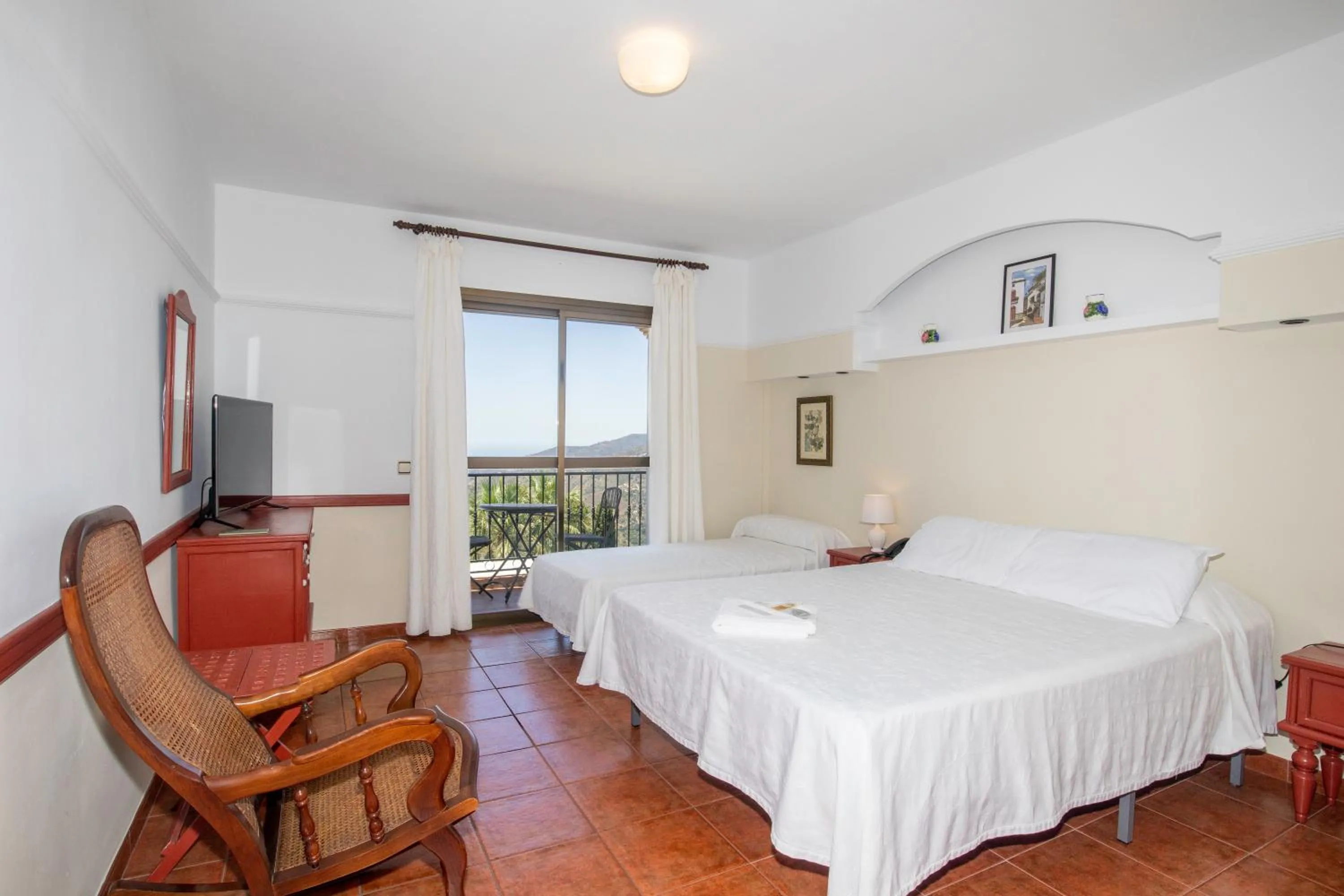 Photo of the whole room in Hotel y Bungalows Balcón de Competa