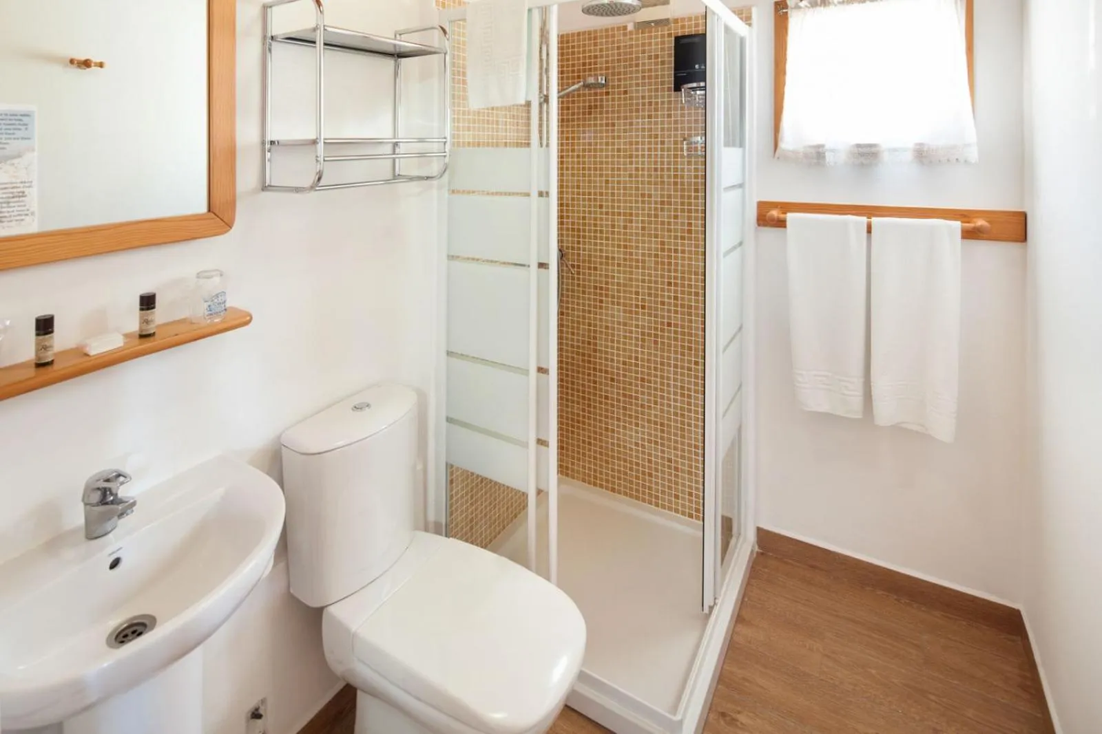 Bathroom in Hotel y Bungalows Balcón de Competa