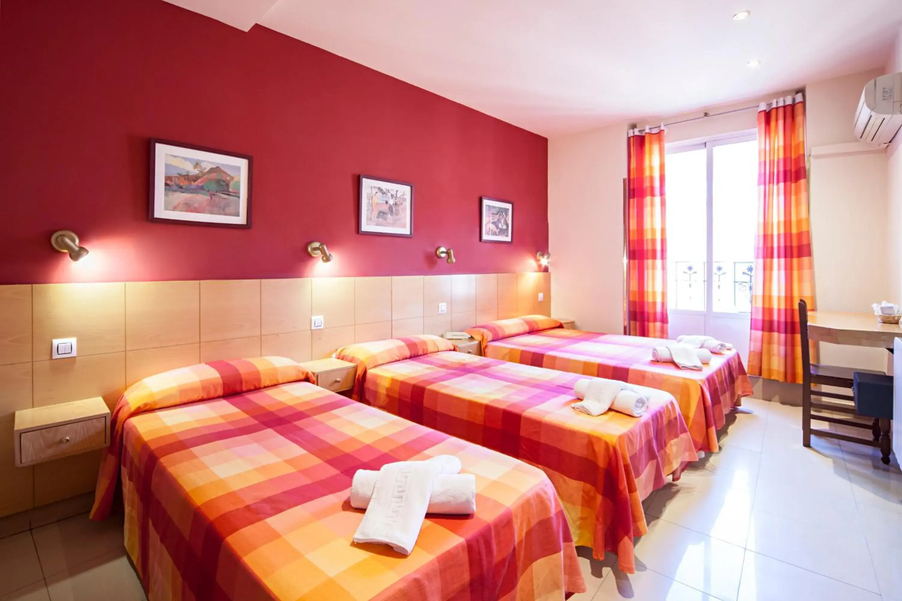 Bedroom, Bed in Hostal Inter Plaza Mayor AUTO CHECK IN Bedroom, Bed in Hostal Inter Plaza Mayor AUTO CHECK IN