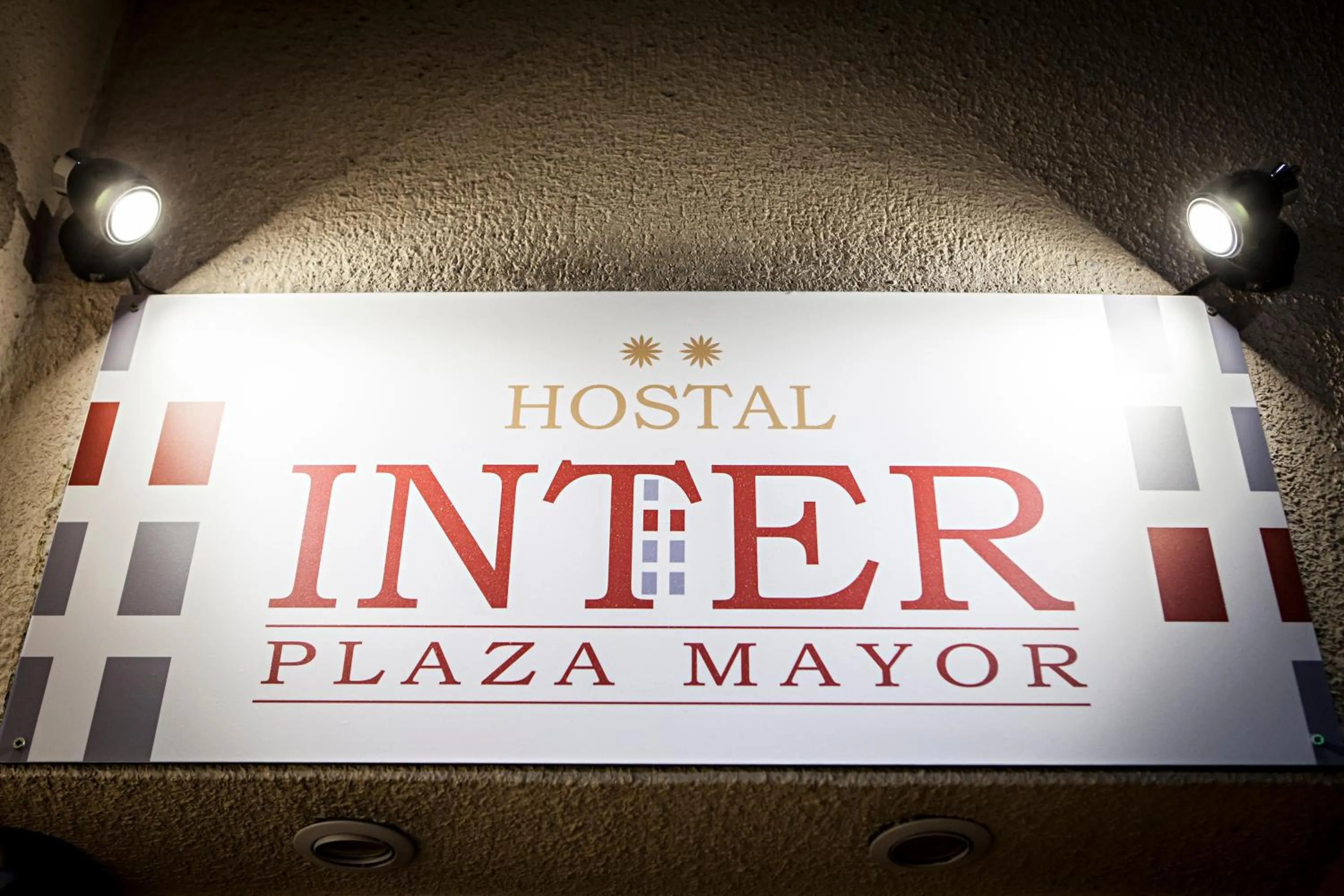 Property logo or sign in Hostal Inter Plaza Mayor AUTO CHECK IN