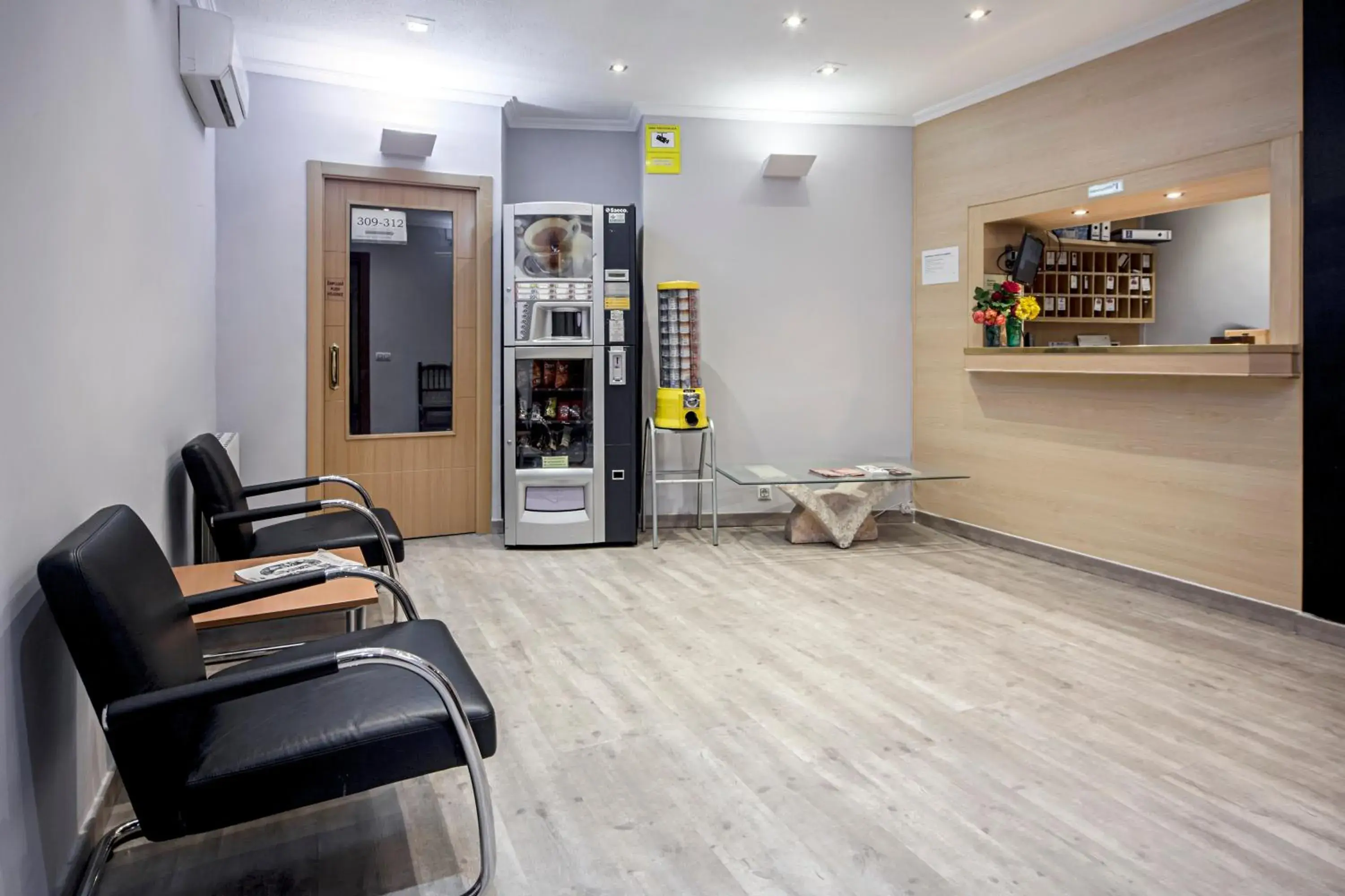 Lobby or reception in Hostal Inter Plaza Mayor AUTO CHECK IN Lobby or reception in Hostal Inter Plaza Mayor AUTO CHECK IN