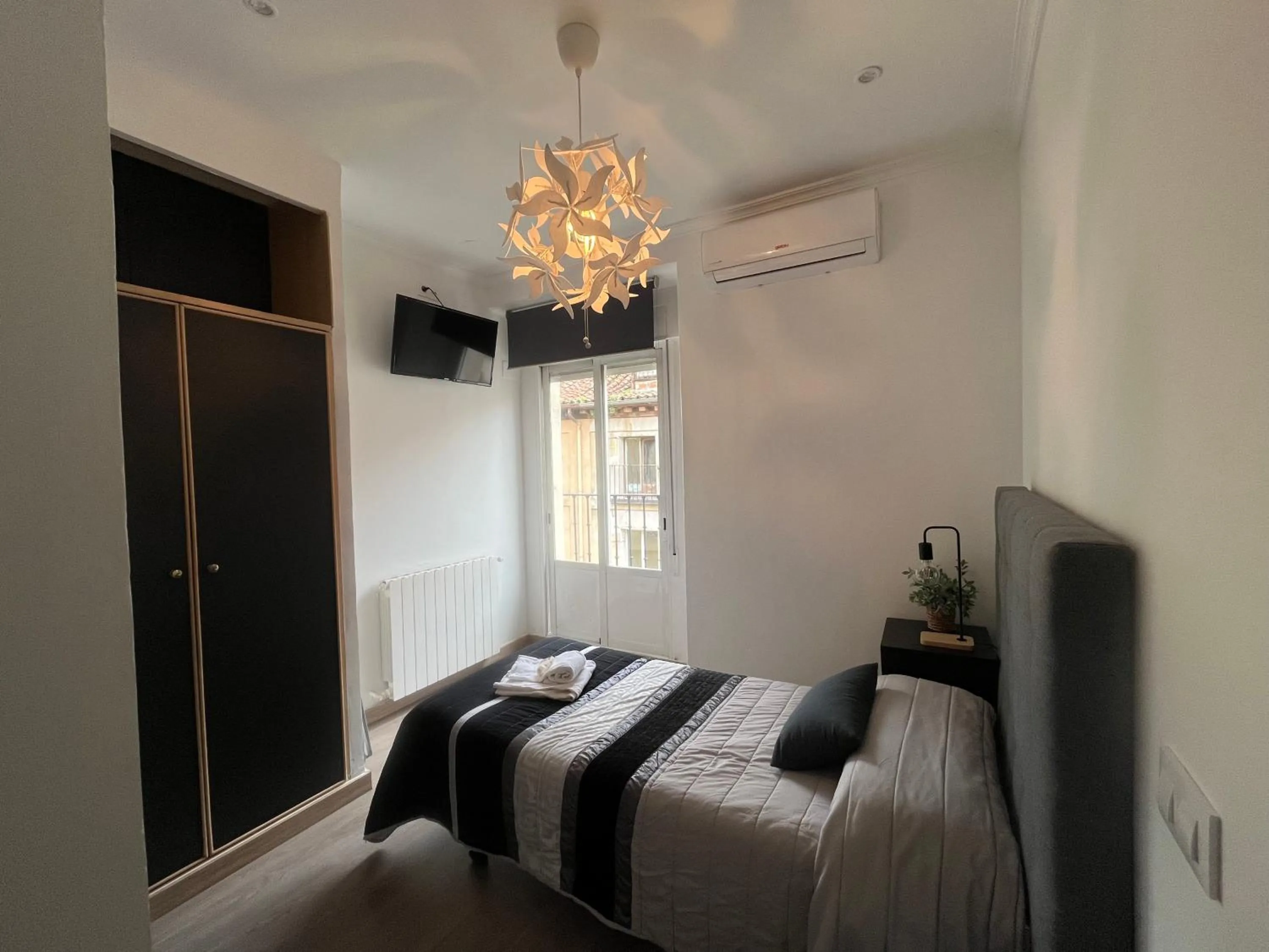 Bed in Hostal Inter Plaza Mayor AUTO CHECK IN