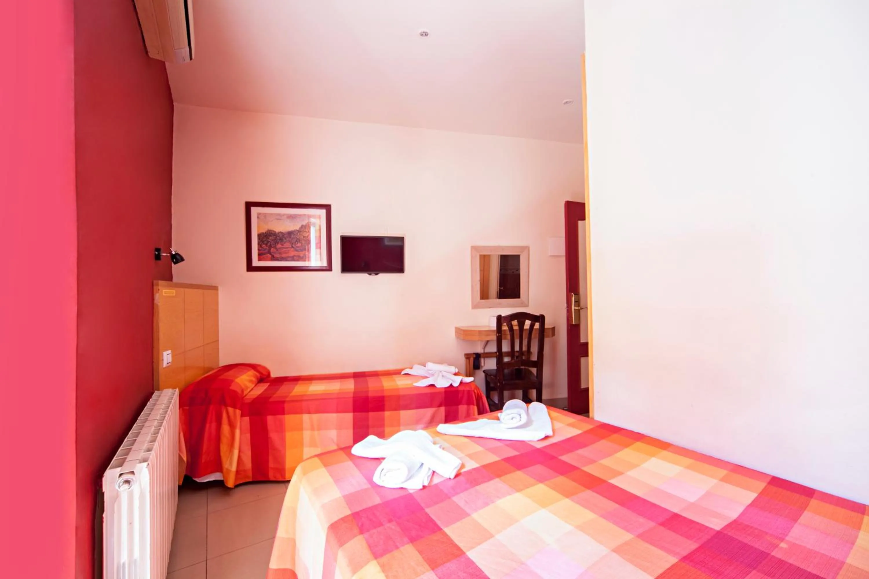 Bedroom, Bed in Hostal Inter Plaza Mayor AUTO CHECK IN