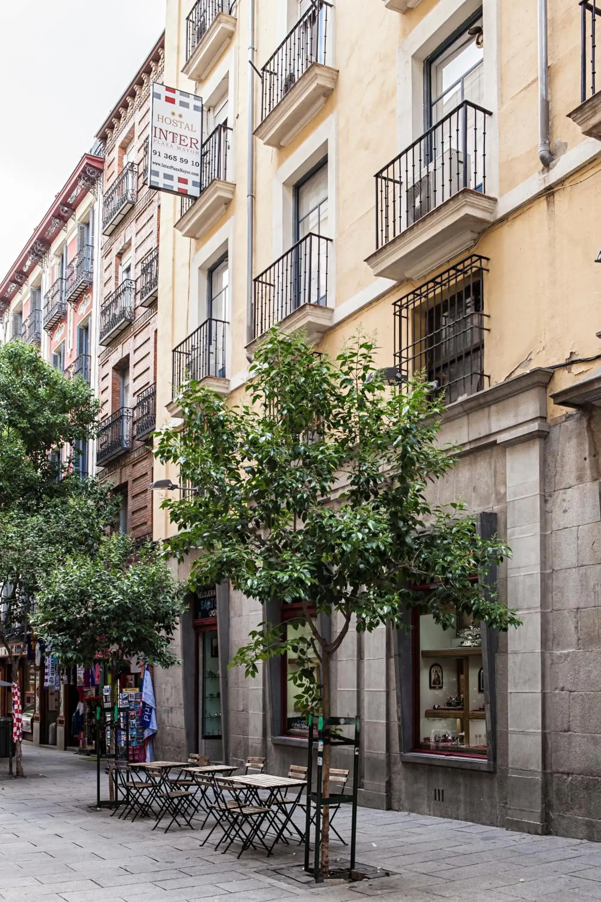 Property building in Hostal Inter Plaza Mayor AUTO CHECK IN Property building in Hostal Inter Plaza Mayor AUTO CHECK IN