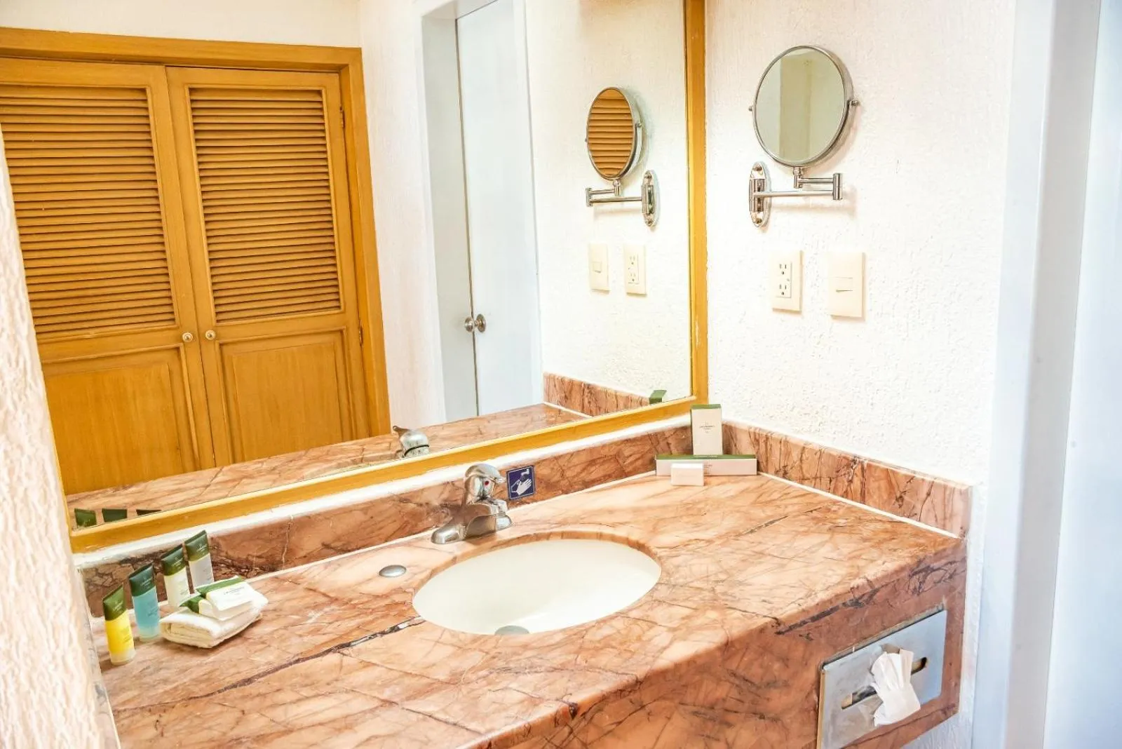 HOTEL SAN CARLOS PLAZA