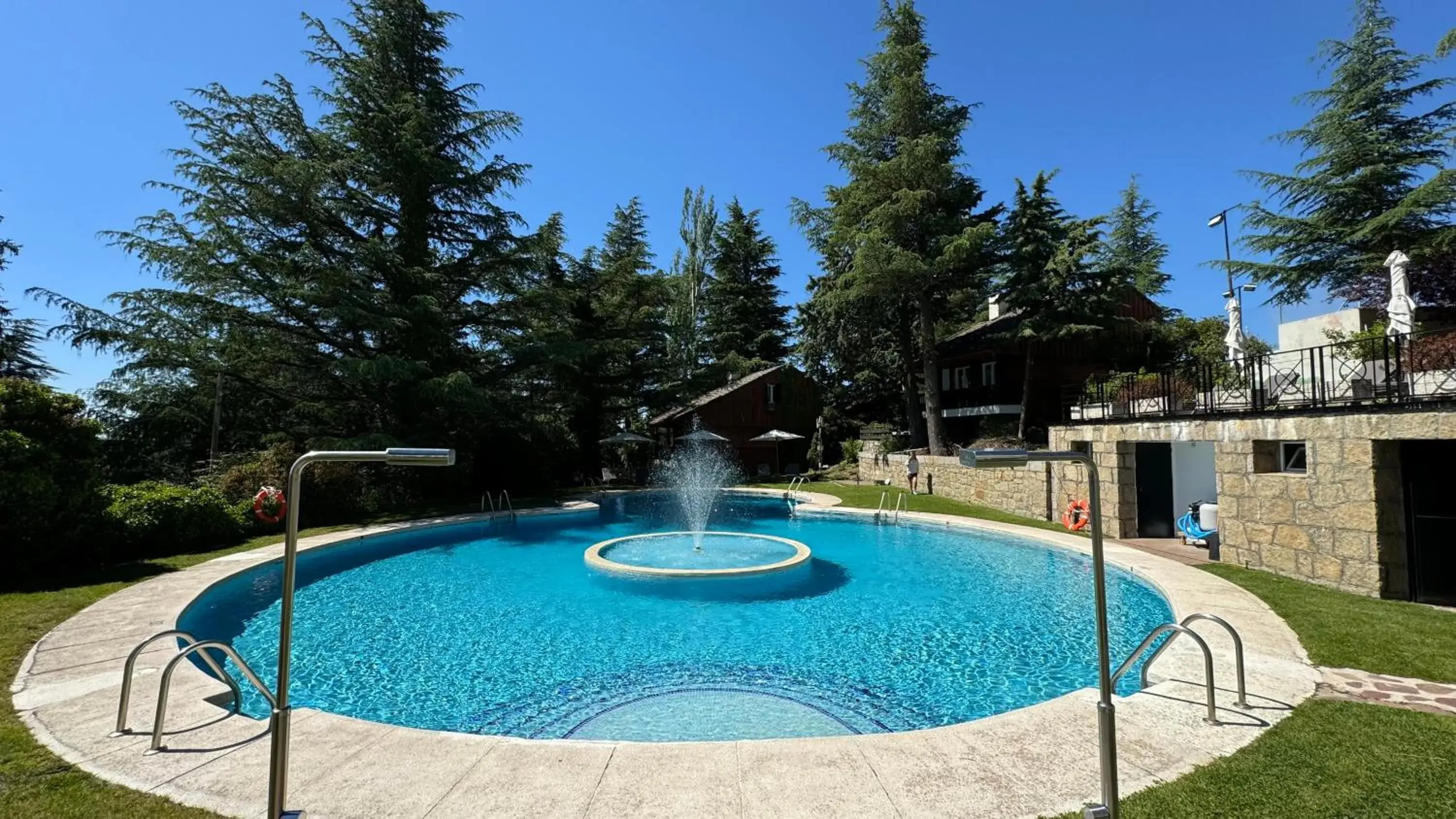 Swimming pool in Hotel Hita "Nature Experience" for all Swimming pool in Hotel Hita "Nature Experience" for all