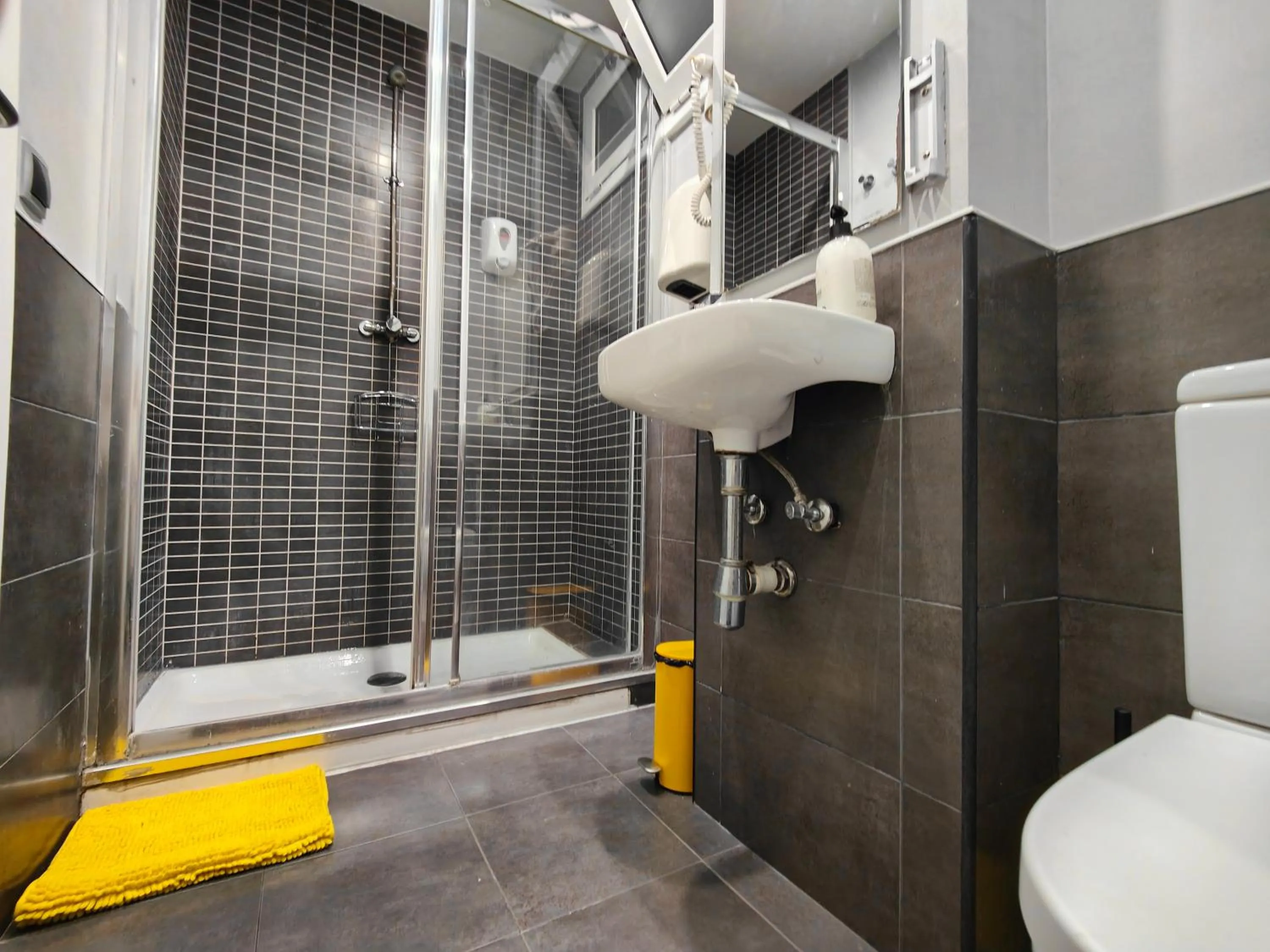 Bathroom in Free Hostels Barcelona