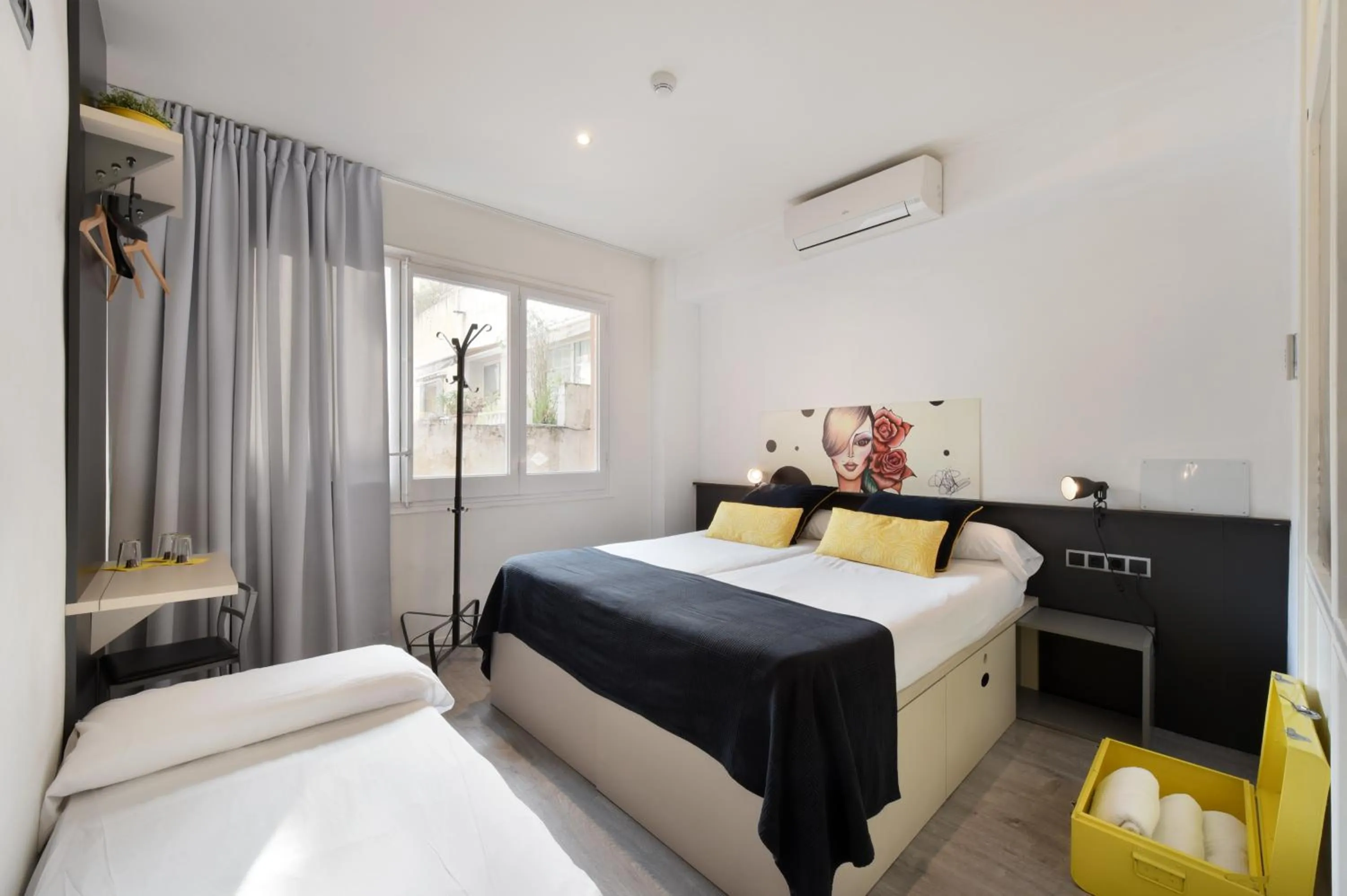 Photo of the whole room, Bed in Free Hostels Barcelona