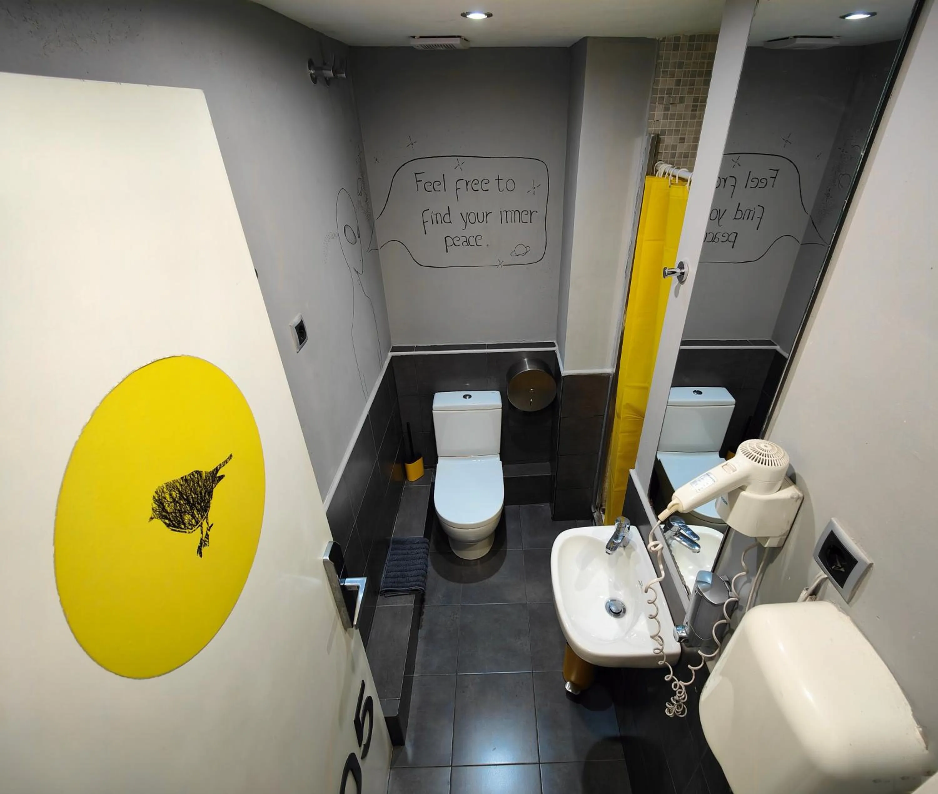 Bathroom in Free Hostels Barcelona