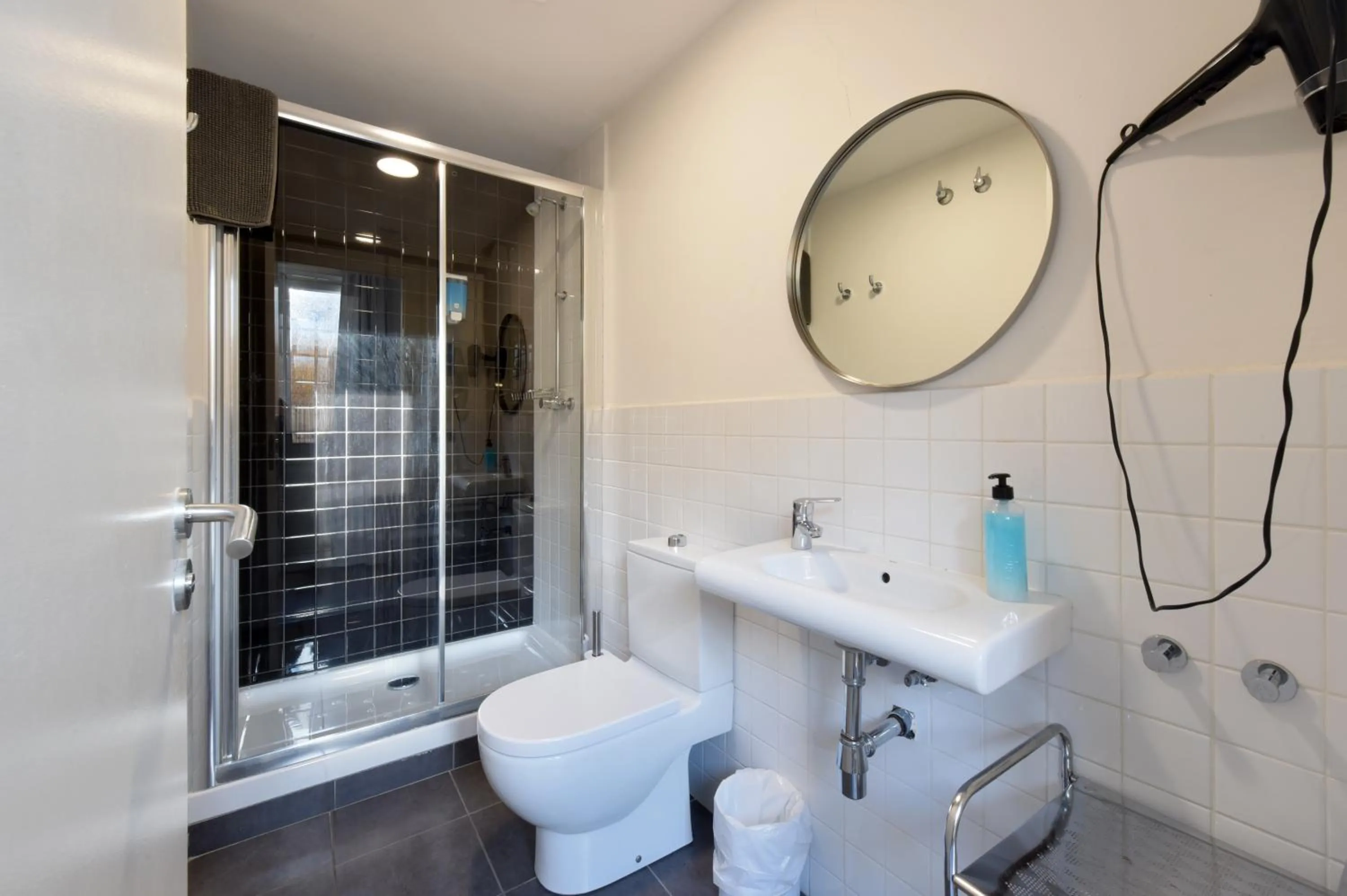 Bathroom in Free Hostels Barcelona