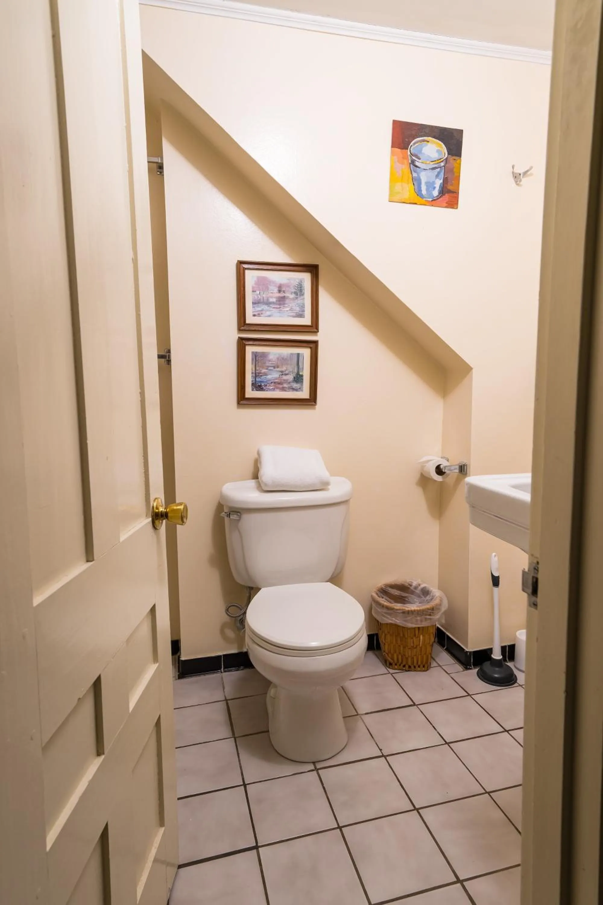 Toilet in Brass Lantern Inn