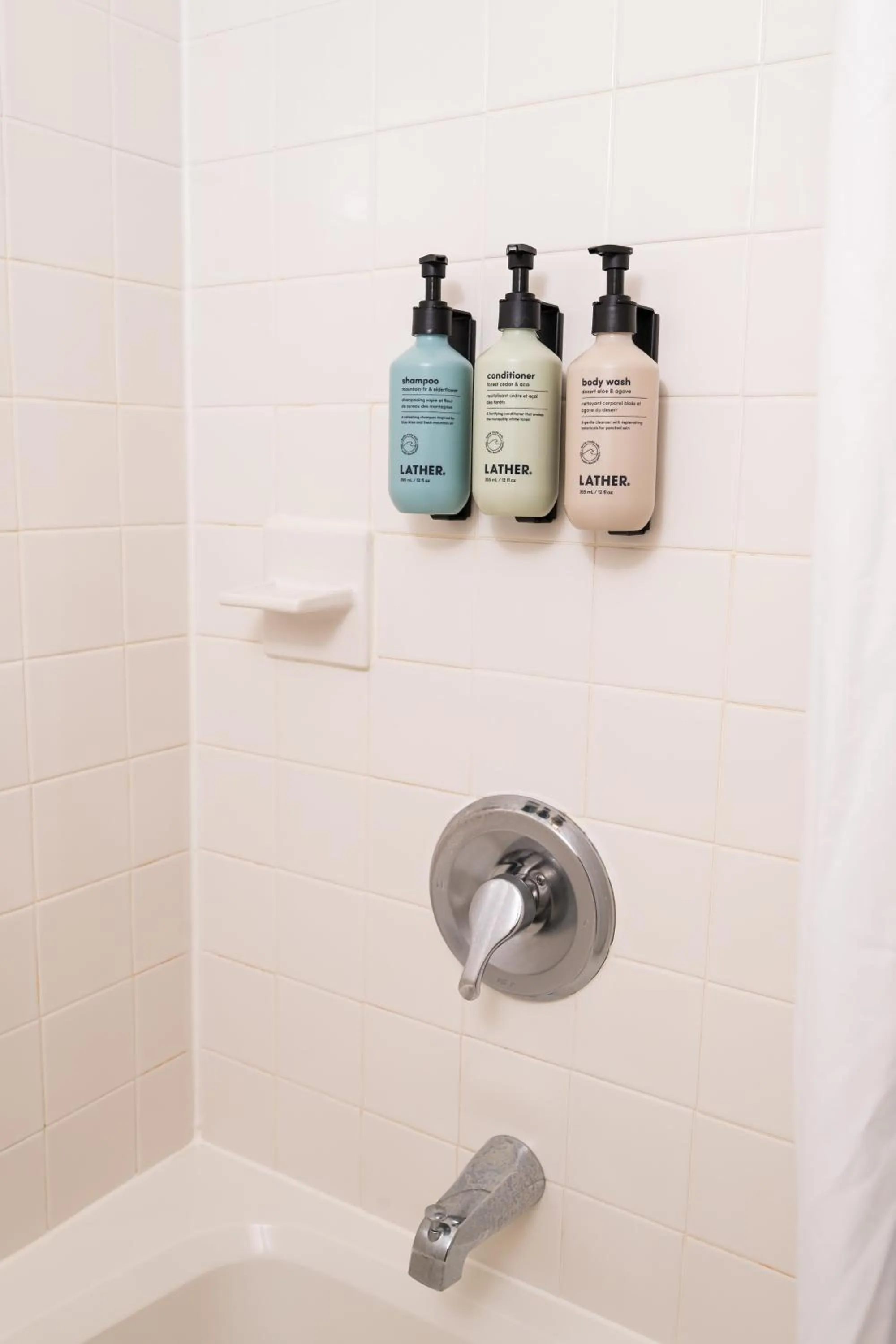 Shower in Brass Lantern Inn