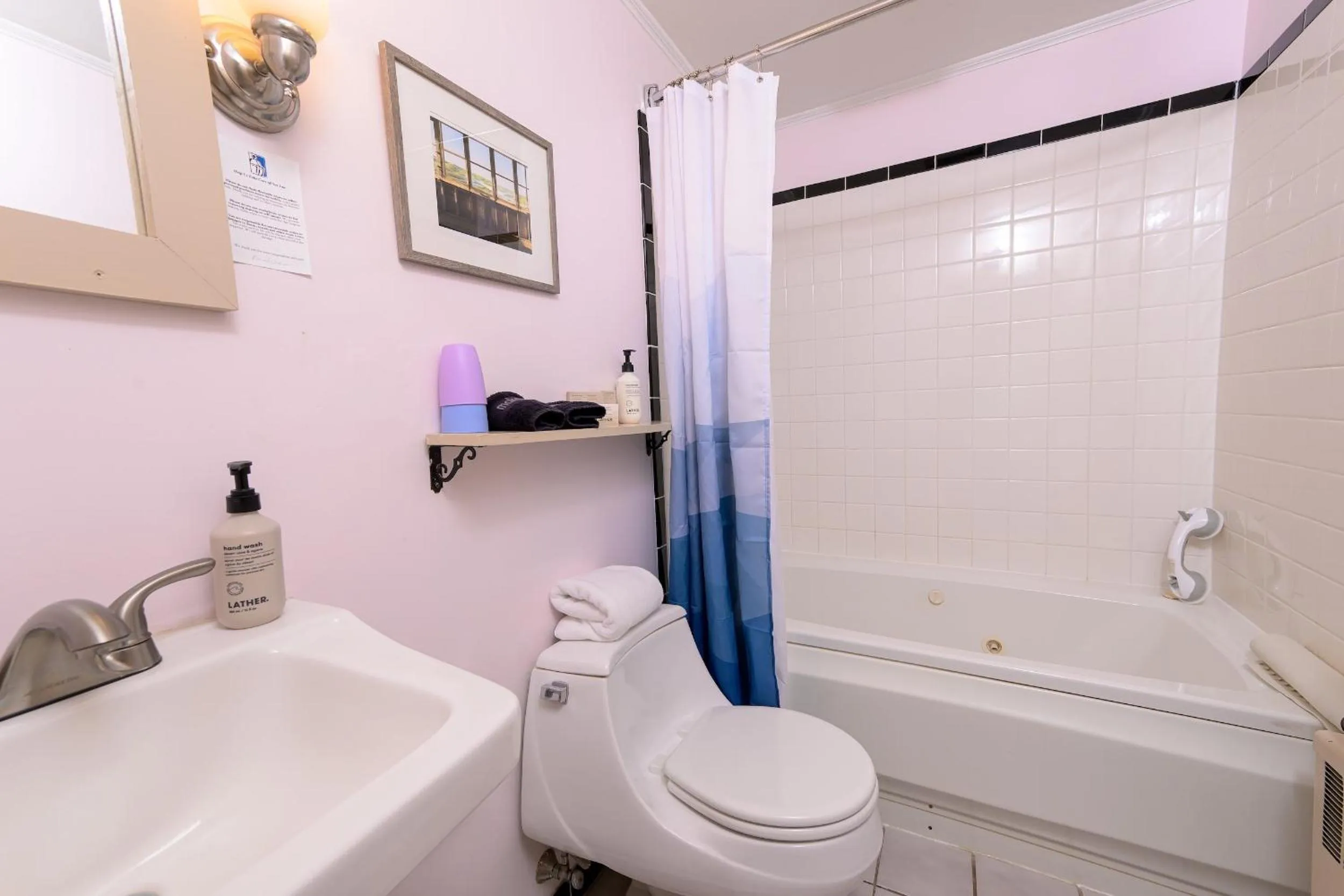 Shower in Brass Lantern Inn