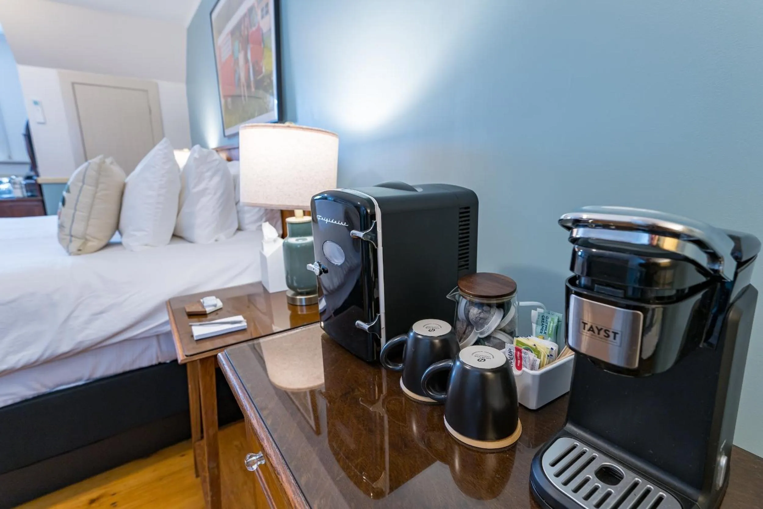 Bed in Brass Lantern Inn
