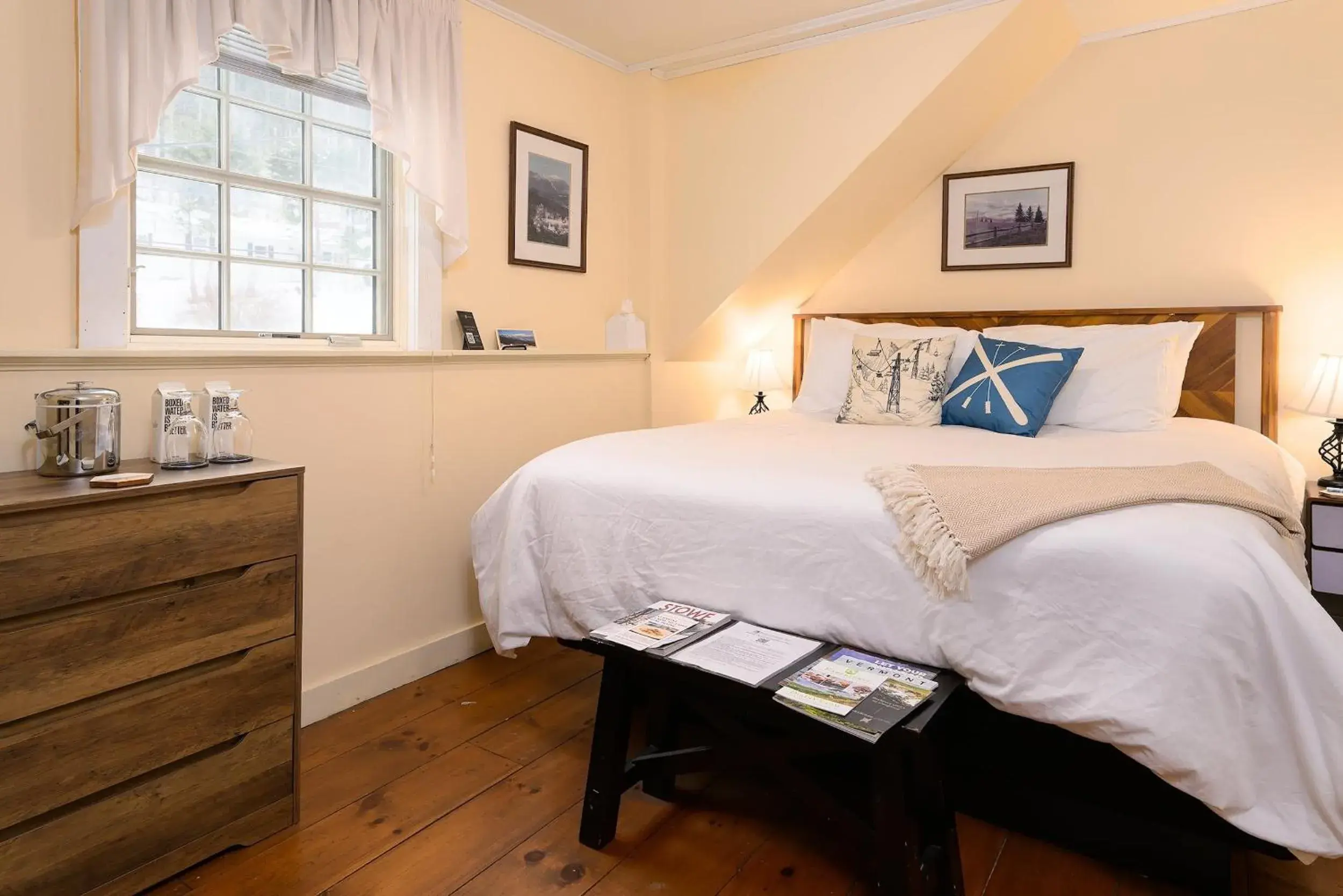 Bed in Brass Lantern Inn Bed in Brass Lantern Inn