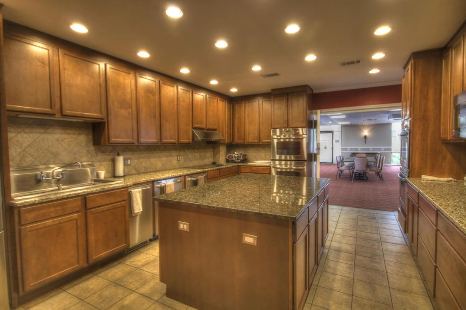 Communal kitchen in El Matador 344 - FREE TICKETS!! Your stay includes free tickets to many area attractions!