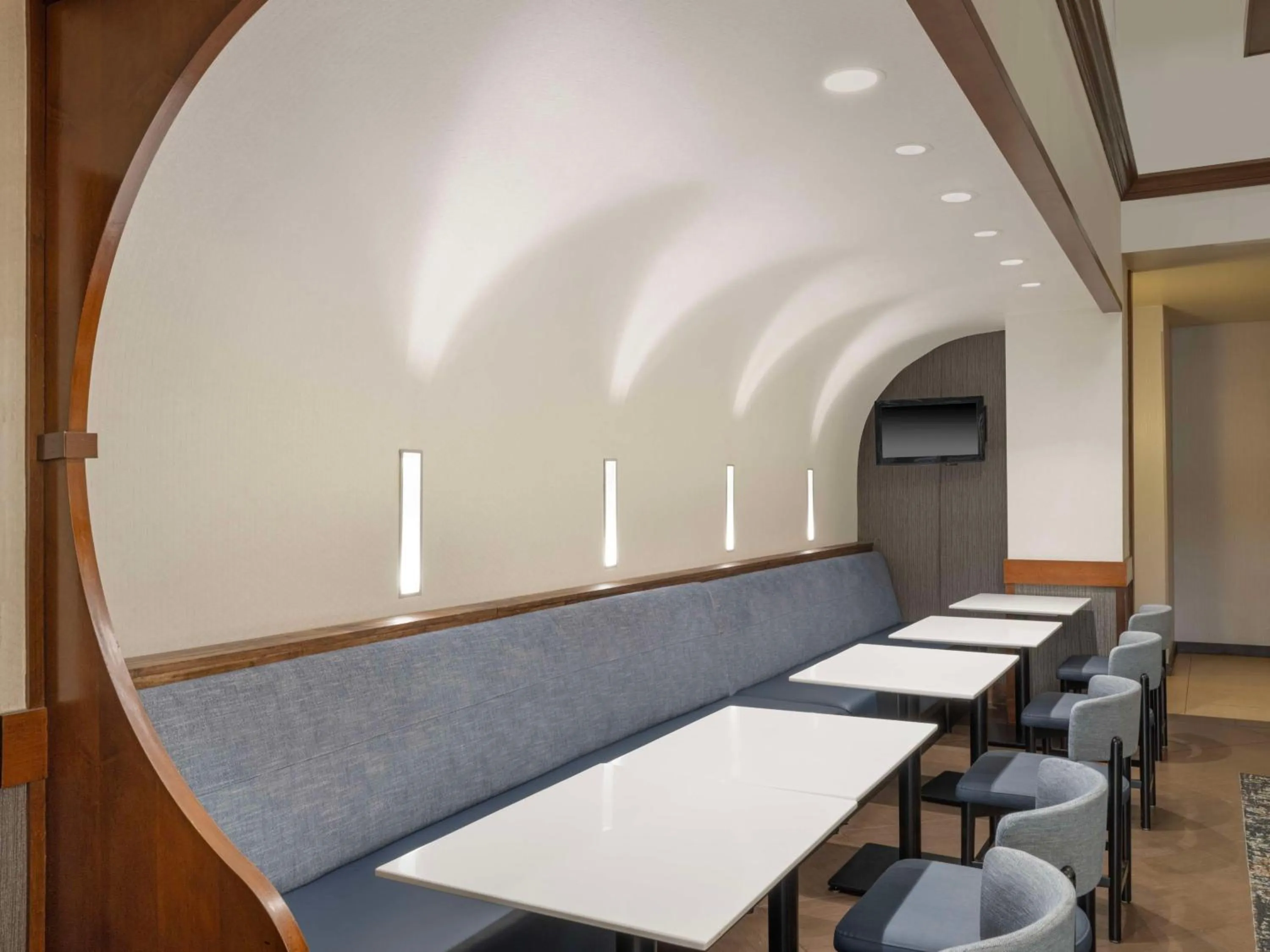 Lounge or bar in Hyatt Place Tampa Busch Gardens