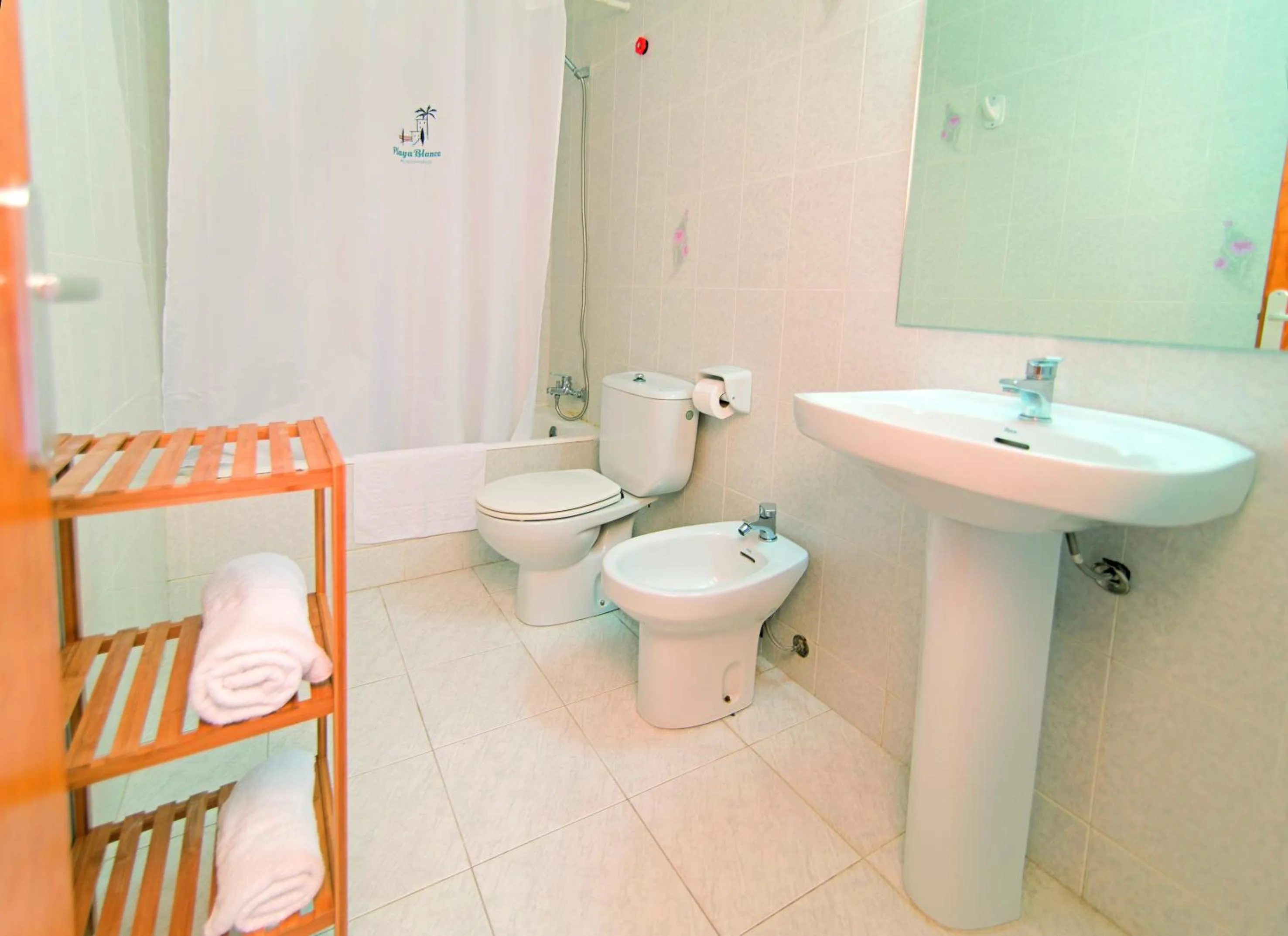 Bathroom in Apartamentos Mar Blanca