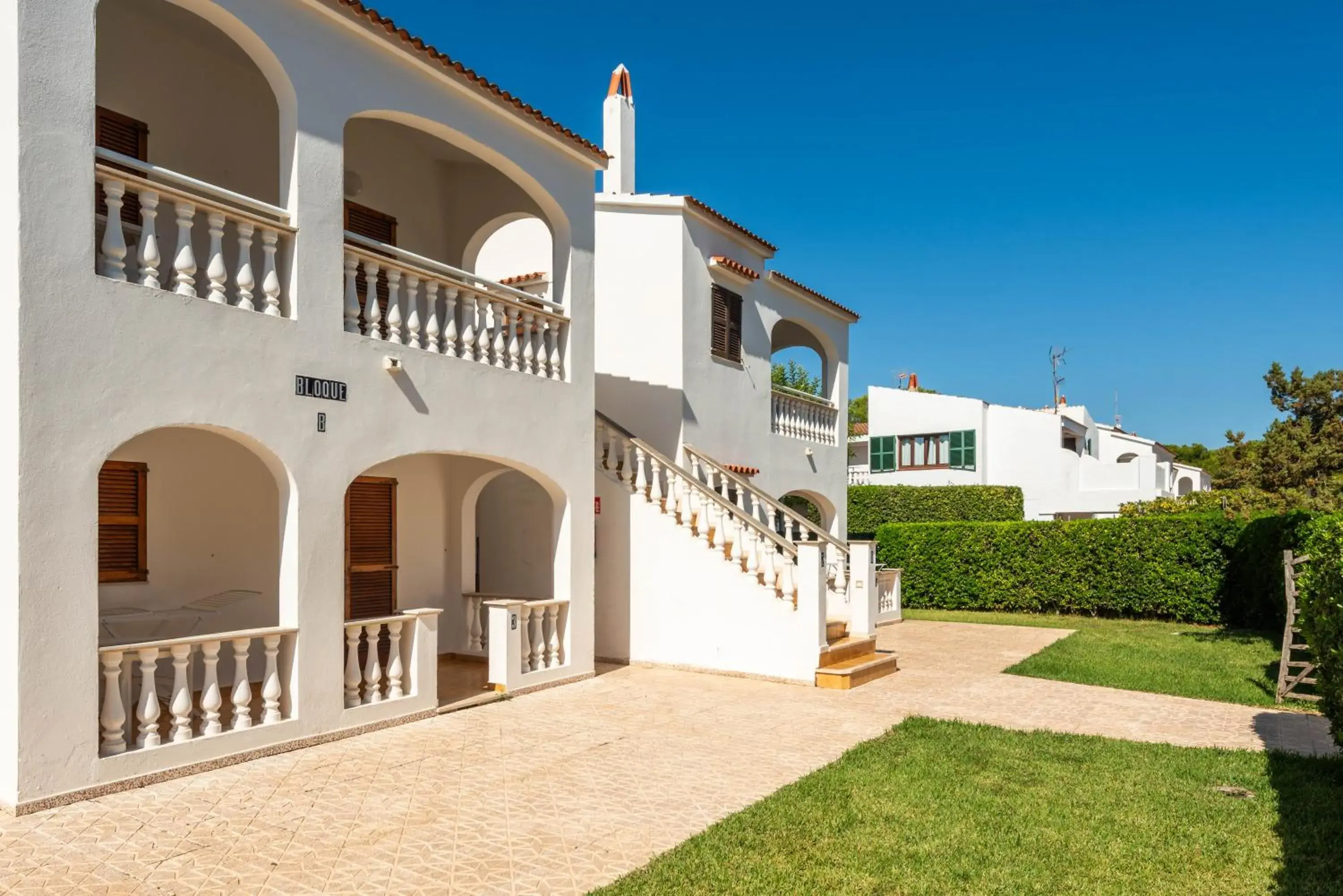 Property building in Apartamentos Mar Blanca by Mauter Villas Property building in Apartamentos Mar Blanca by Mauter Villas