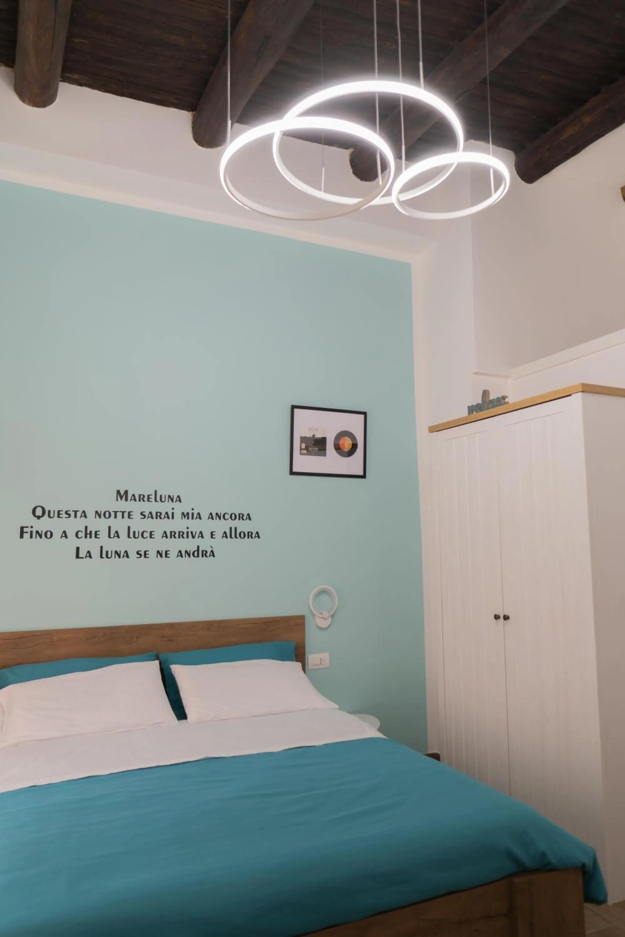Yes I Know My Room - Storico