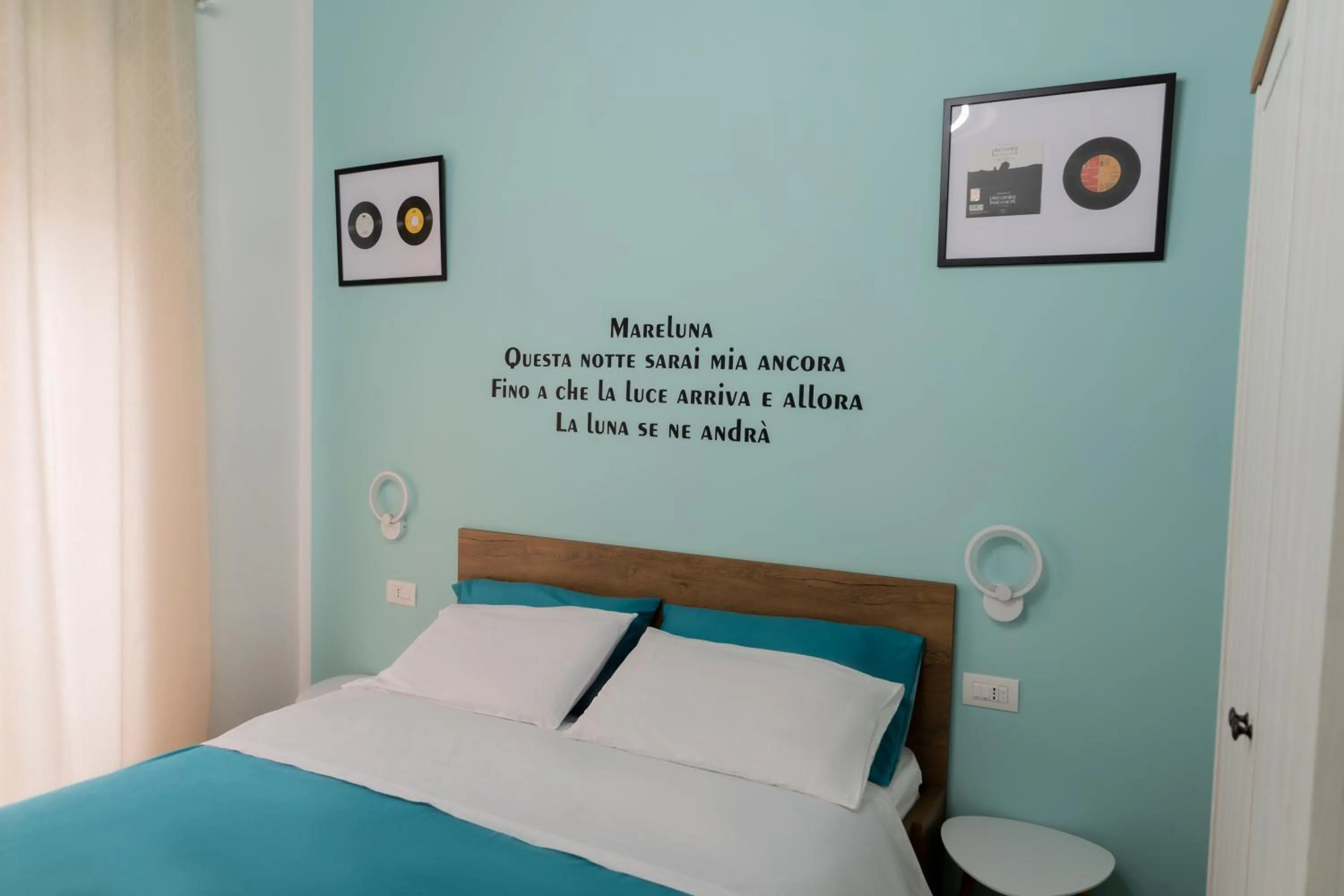 Yes I Know My Room - Storico