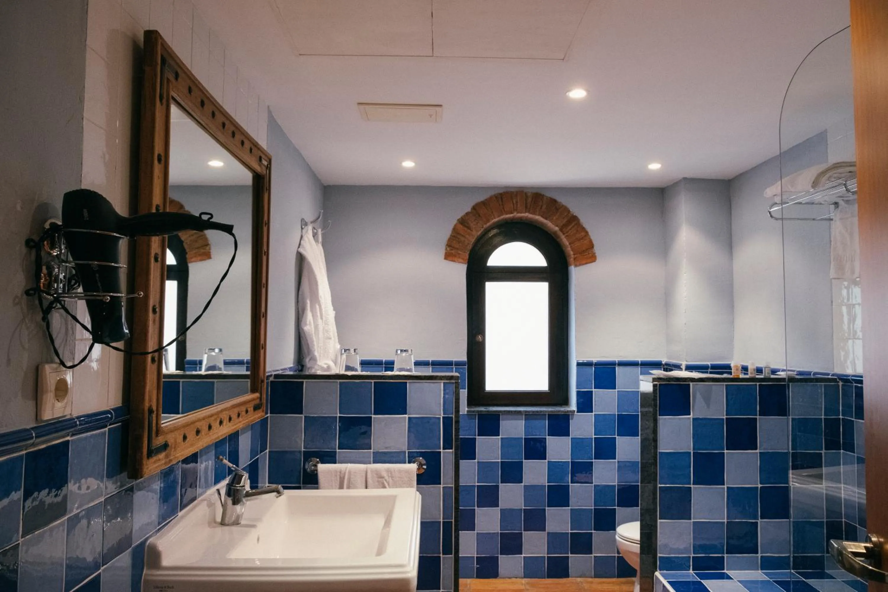 Bathroom in La Figuerola Hotel & Restaurant