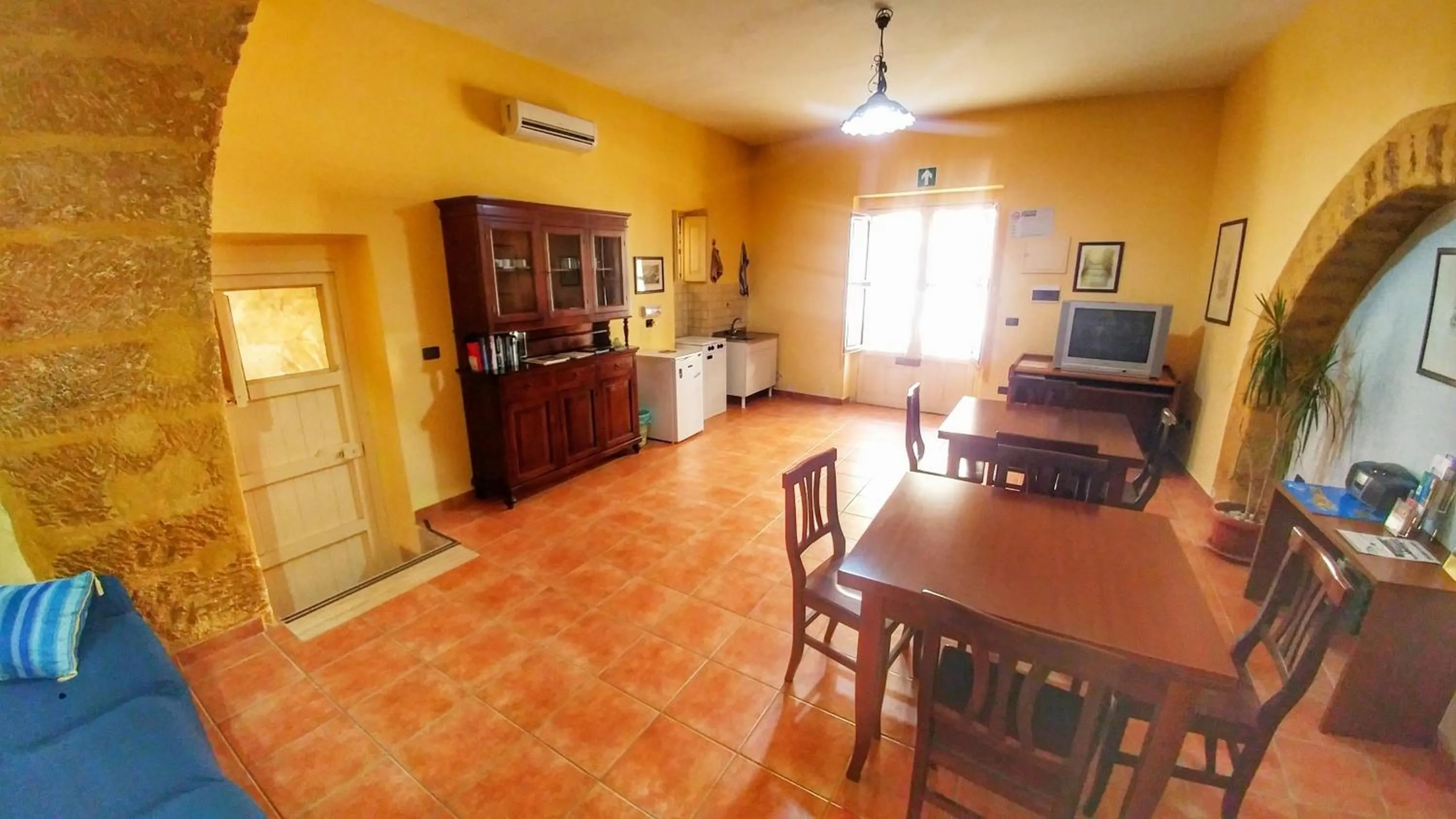 Communal lounge/ TV room in B&B Anita