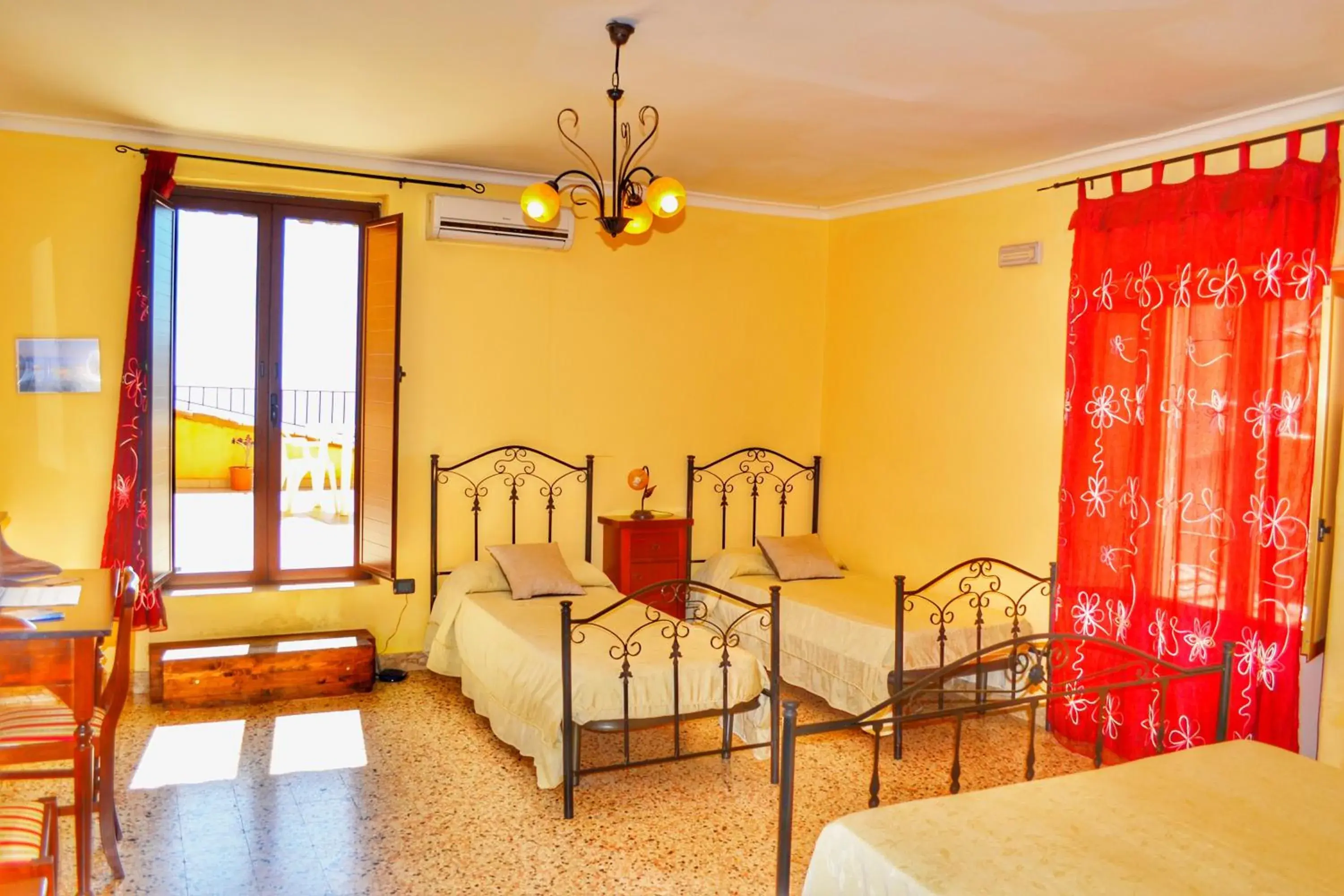 Quadruple Room with Terrace - single occupancy in B&B Anita Quadruple Room with Terrace - single occupancy in B&B Anita